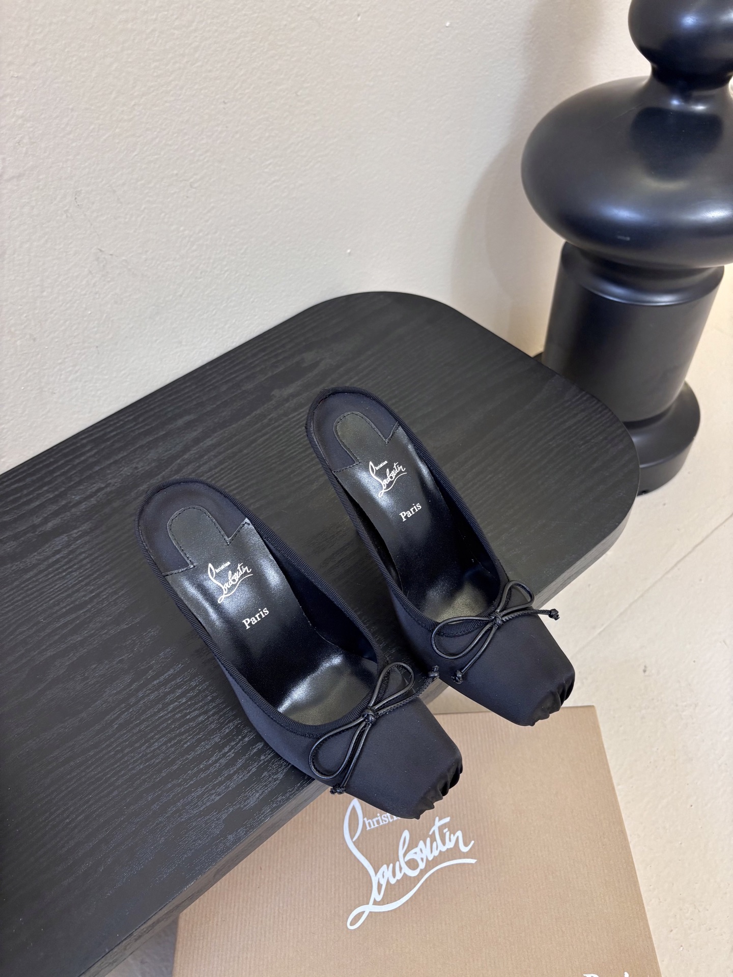 10.5公分ChristinLouboutin/CL26WF新品猪鼻子蝴蝶结高跟鞋单鞋在时尚的舞台上CL