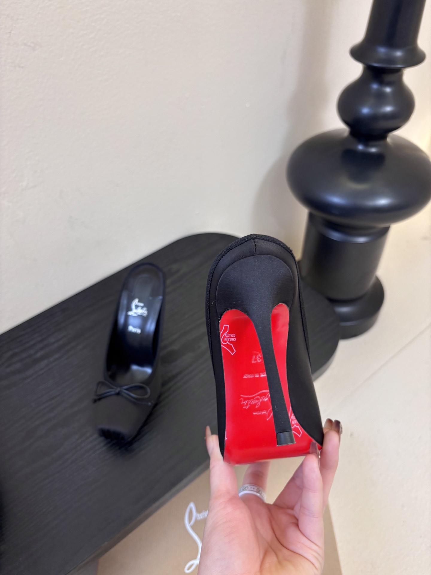 10.5公分ChristinLouboutin/CL26WF新品猪鼻子蝴蝶结高跟鞋单鞋在时尚的舞台上CL