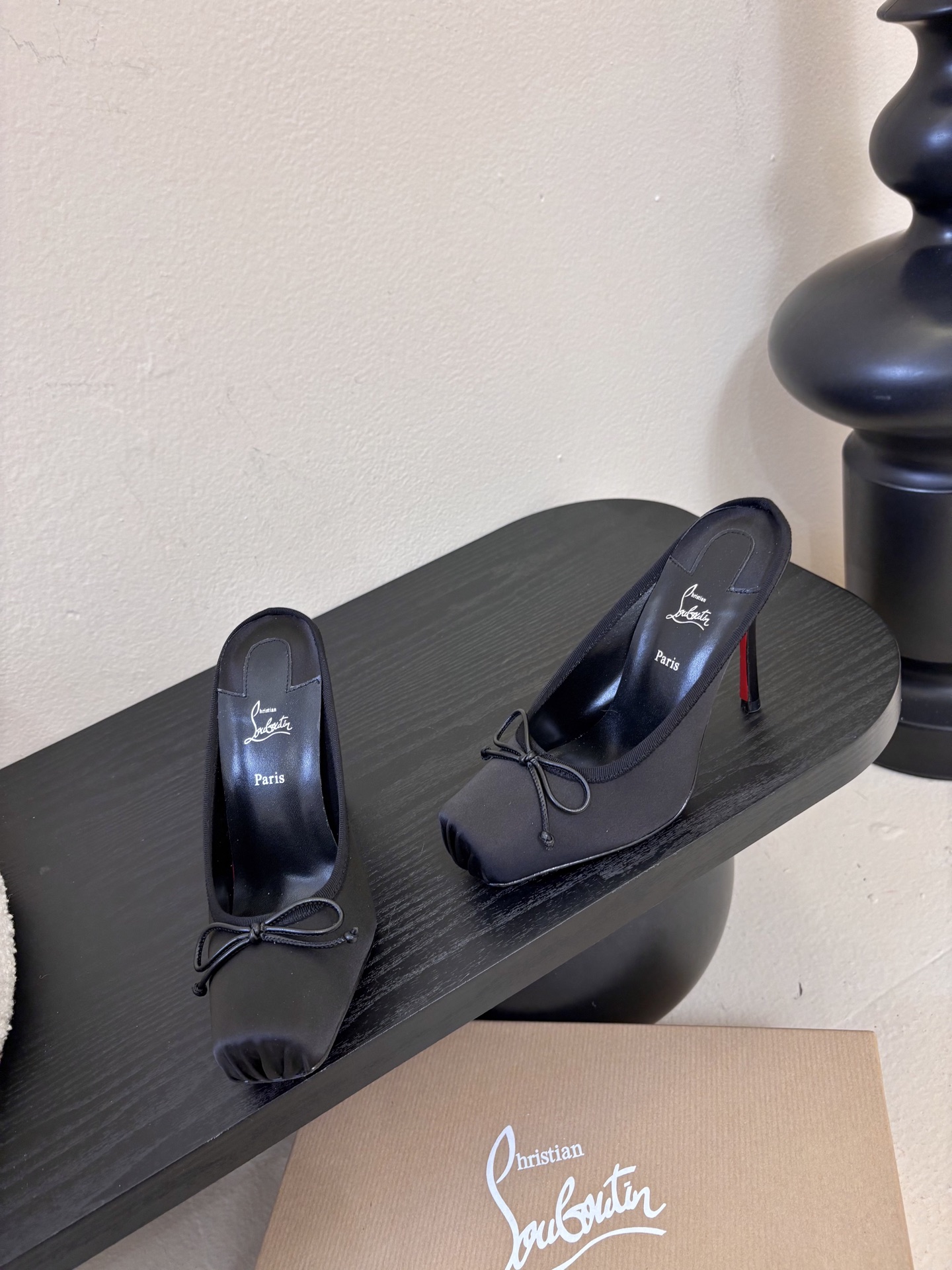 10.5公分ChristinLouboutin/CL26WF新品猪鼻子蝴蝶结高跟鞋单鞋在时尚的舞台上CL