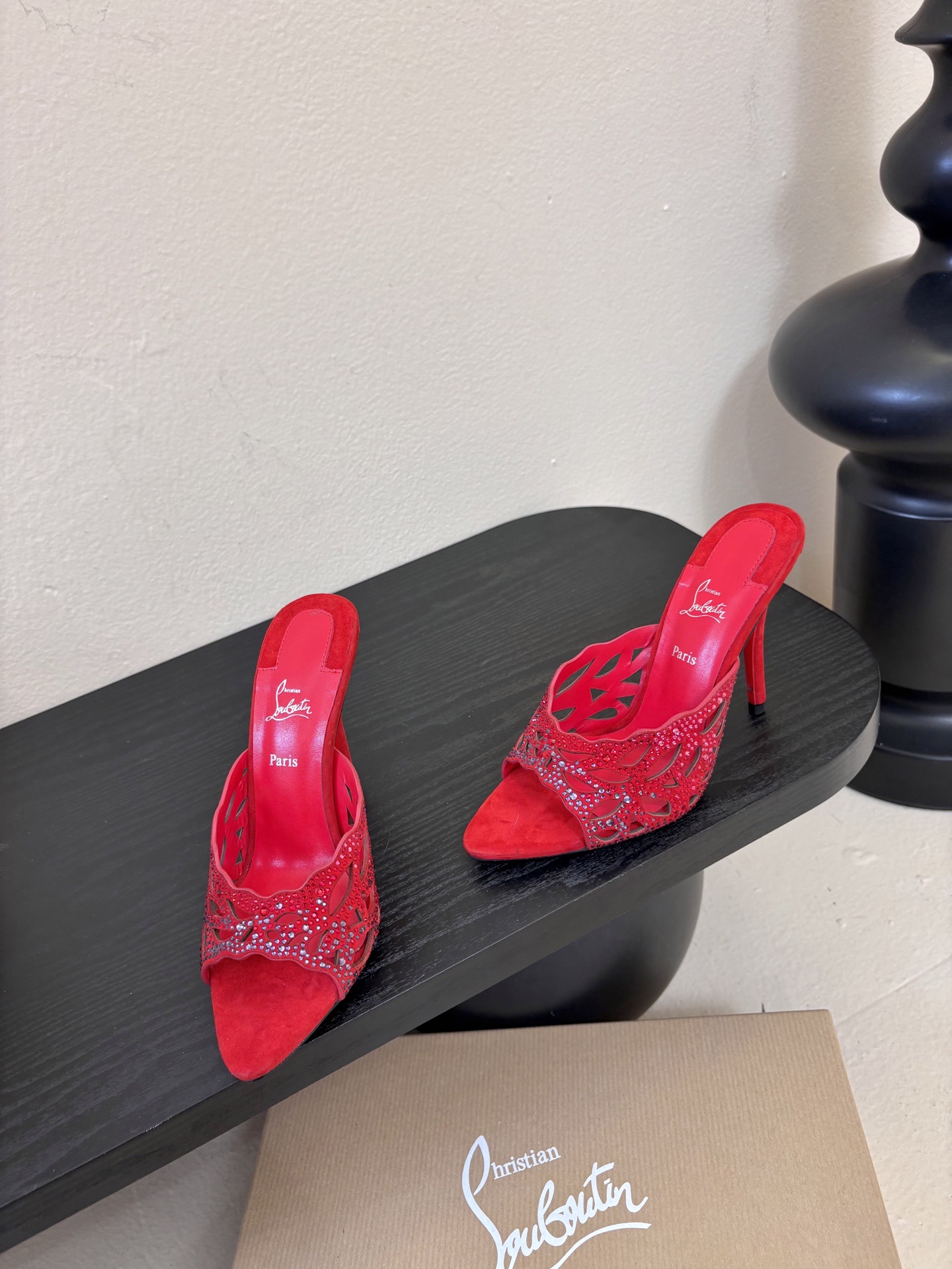 10.5公分ChristinLouboutin/CL26WF新品猪鼻子蝴蝶结高跟鞋单鞋在时尚的舞台上CL