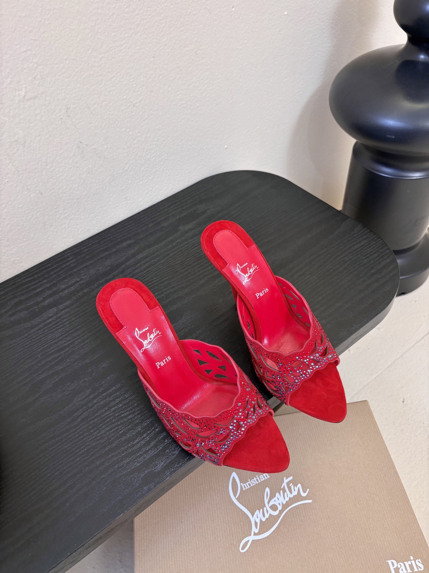 10.5公分ChristinLouboutin/CL26WF新品猪鼻子蝴蝶结高跟鞋单鞋在时尚的舞台上CL