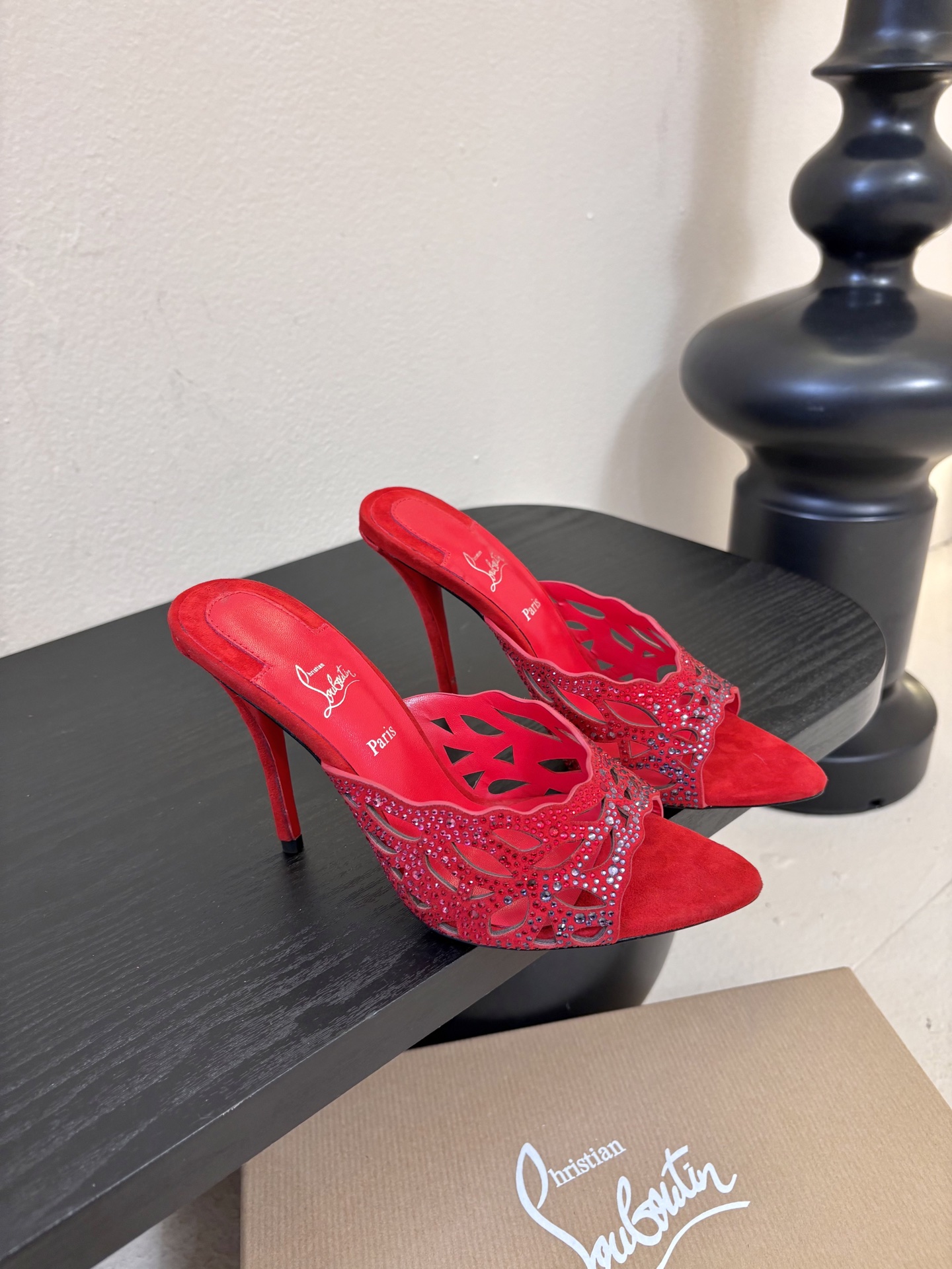 10.5公分ChristinLouboutin/CL26WF新品猪鼻子蝴蝶结高跟鞋单鞋在时尚的舞台上CL