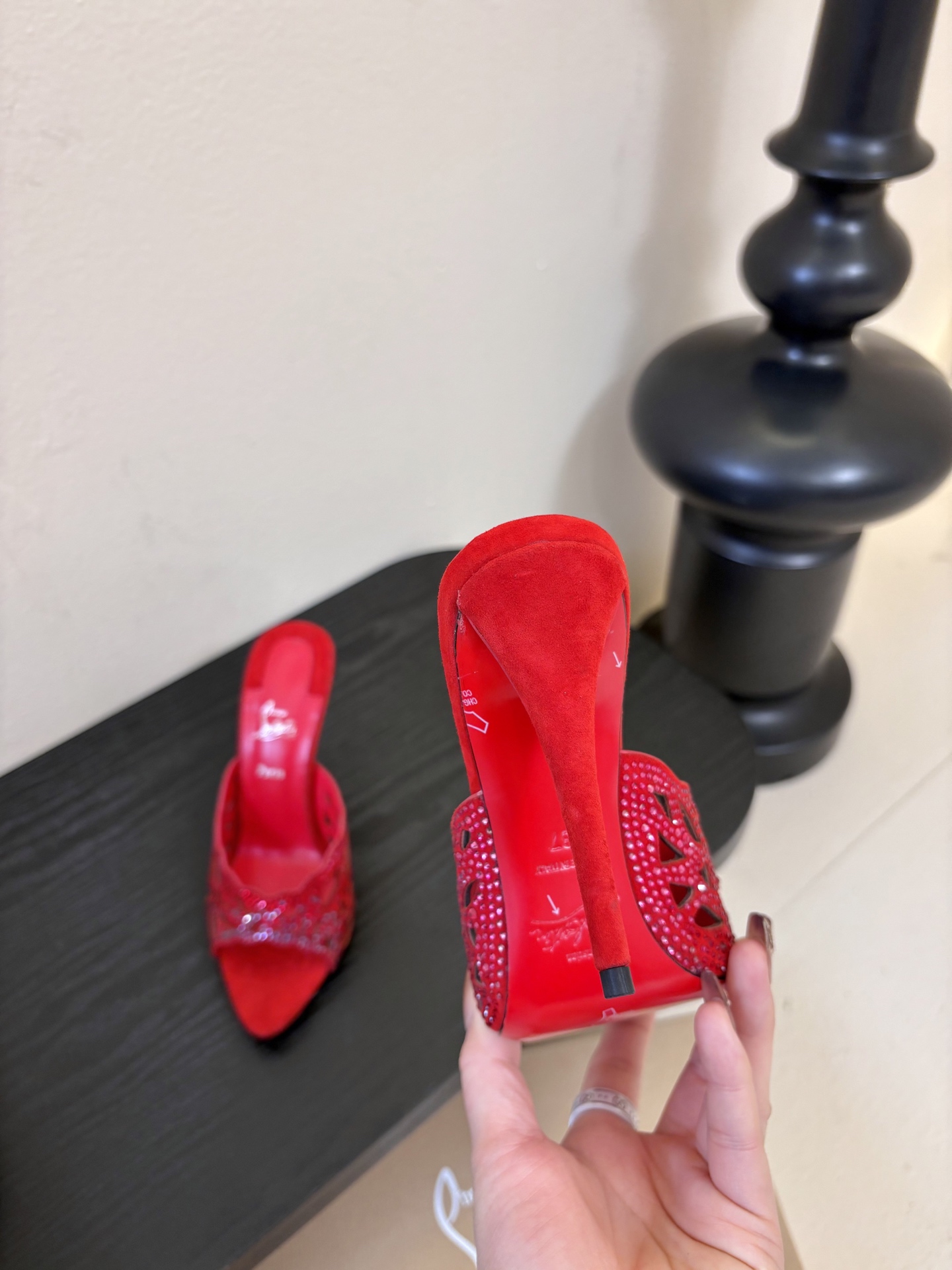 10.5公分ChristinLouboutin/CL26WF新品猪鼻子蝴蝶结高跟鞋单鞋在时尚的舞台上CL