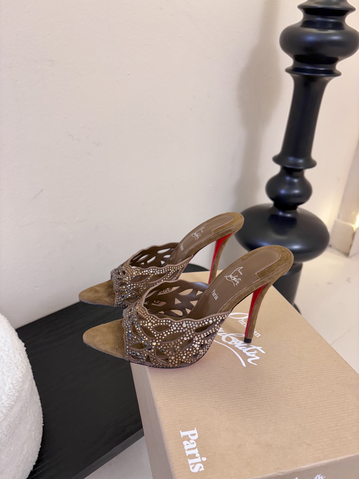 10.5公分ChristinLouboutin/CL26WF新品猪鼻子蝴蝶结高跟鞋单鞋在时尚的舞台上CL