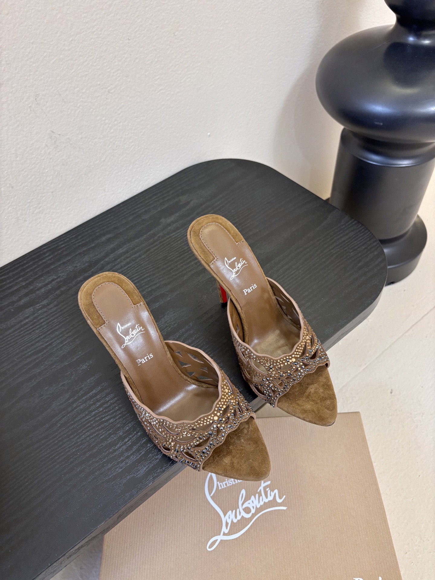 10.5公分ChristinLouboutin/CL26WF新品猪鼻子蝴蝶结高跟鞋单鞋在时尚的舞台上CL