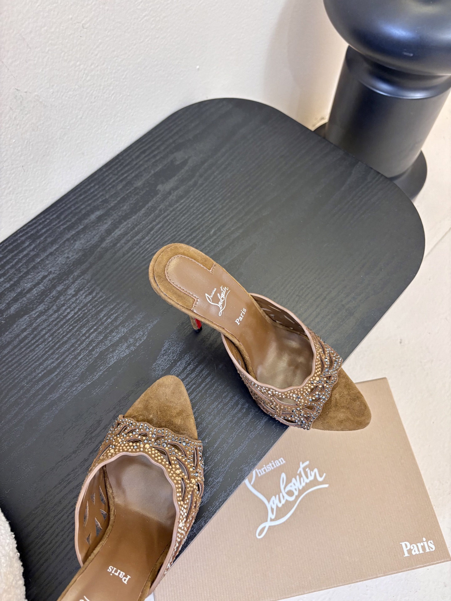 10.5公分ChristinLouboutin/CL26WF新品猪鼻子蝴蝶结高跟鞋单鞋在时尚的舞台上CL