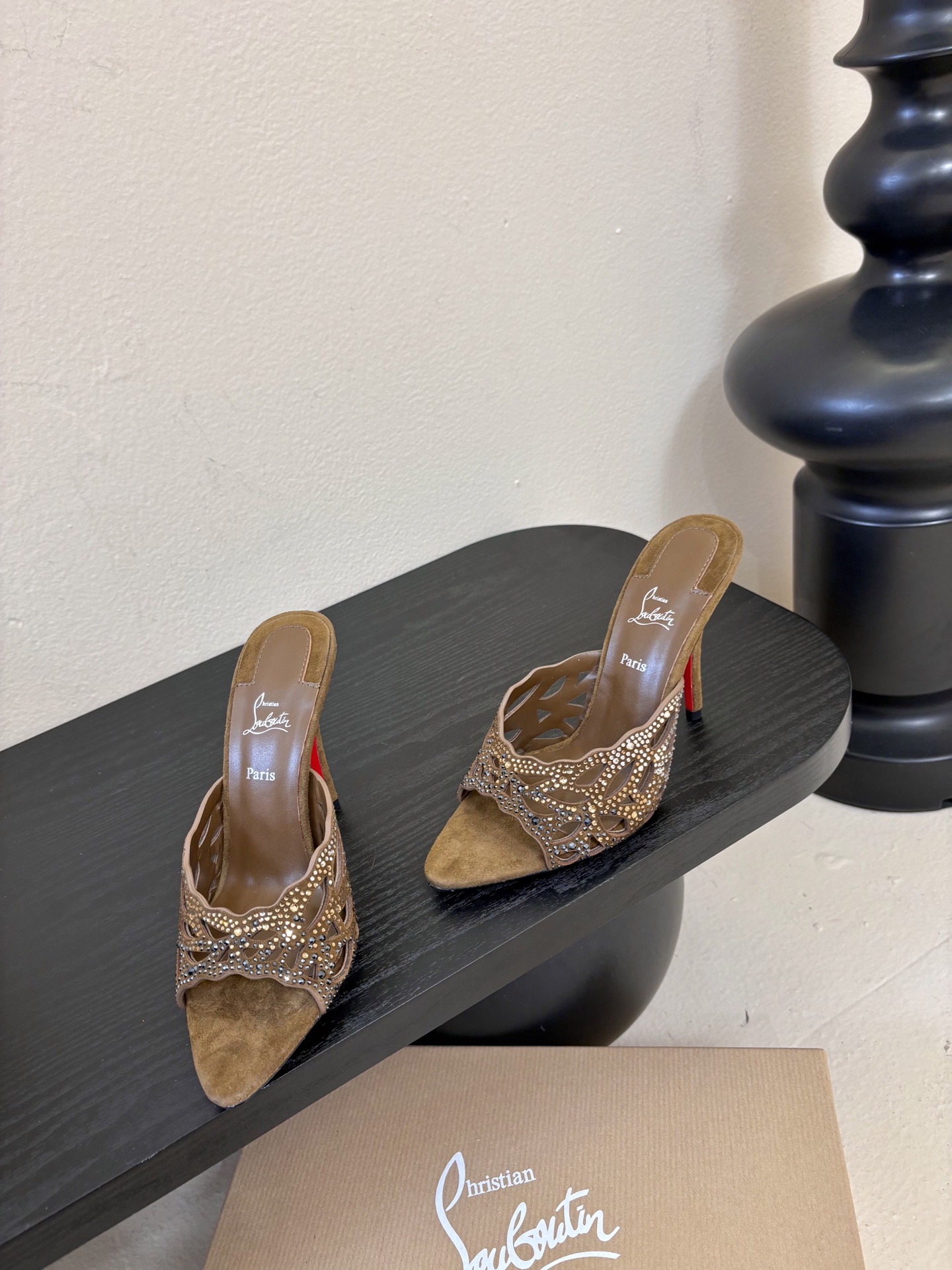 10.5公分ChristinLouboutin/CL26WF新品猪鼻子蝴蝶结高跟鞋单鞋在时尚的舞台上CL