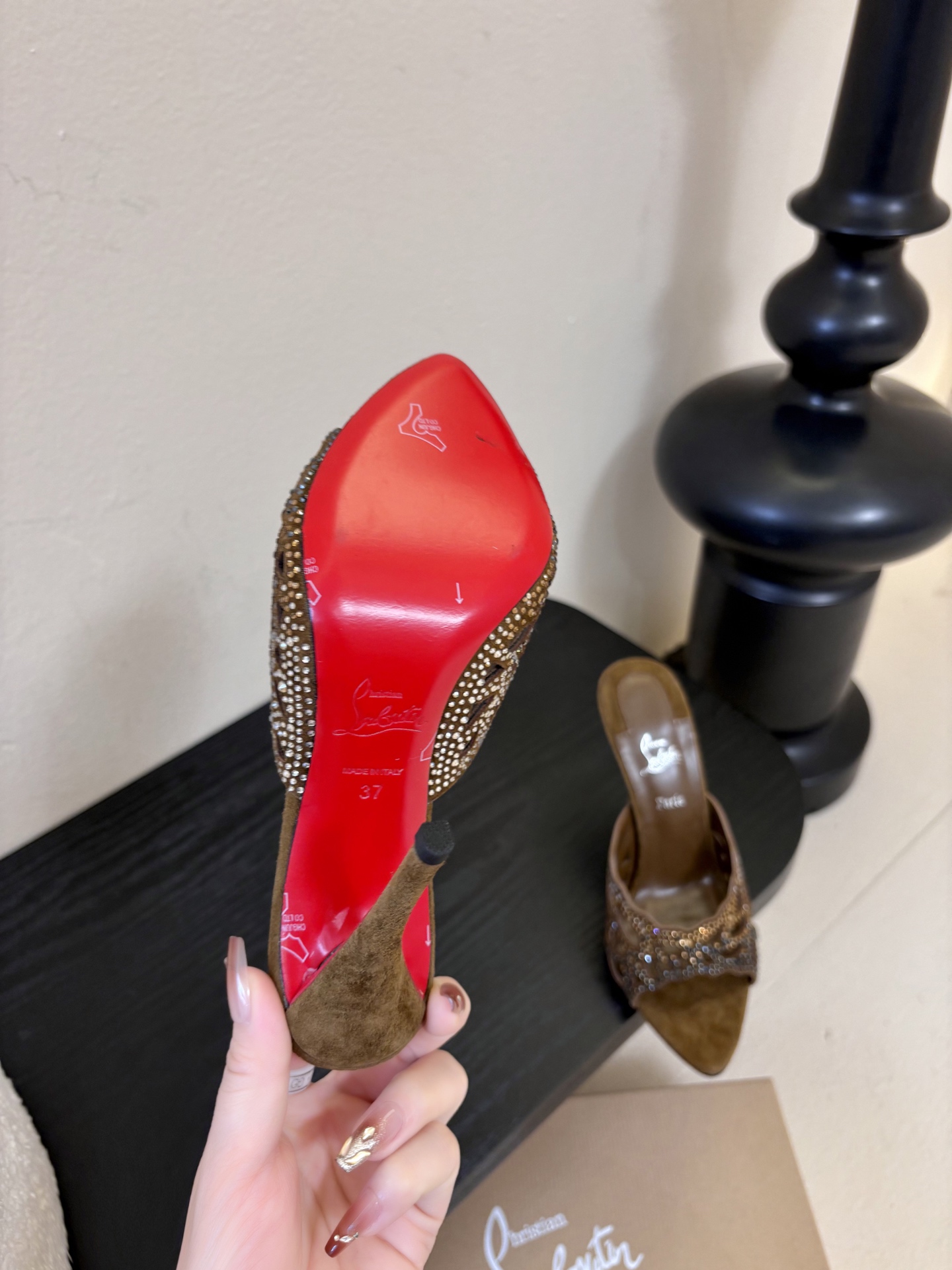 10.5公分ChristinLouboutin/CL26WF新品猪鼻子蝴蝶结高跟鞋单鞋在时尚的舞台上CL