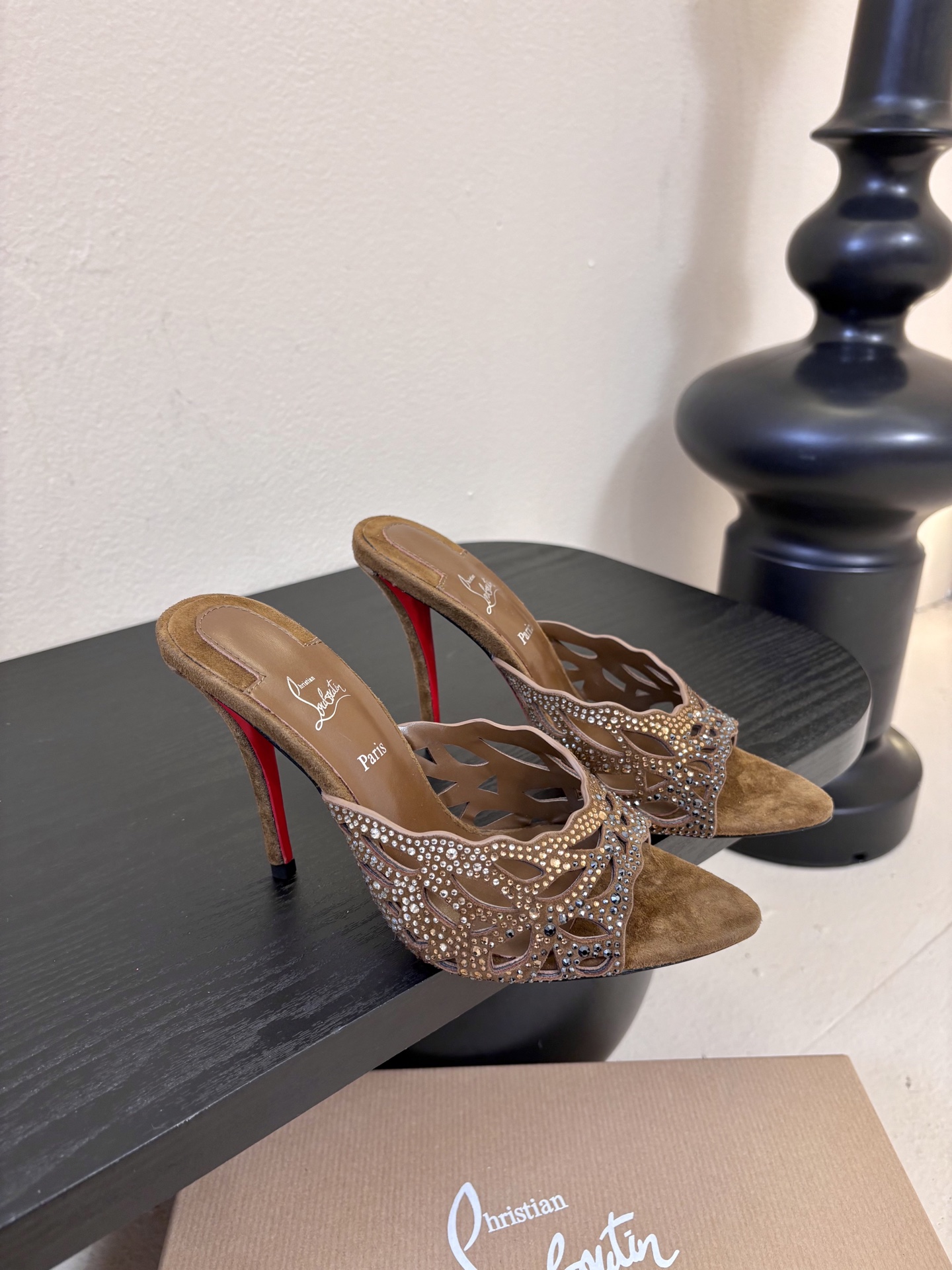 10.5公分ChristinLouboutin/CL26WF新品猪鼻子蝴蝶结高跟鞋单鞋在时尚的舞台上CL