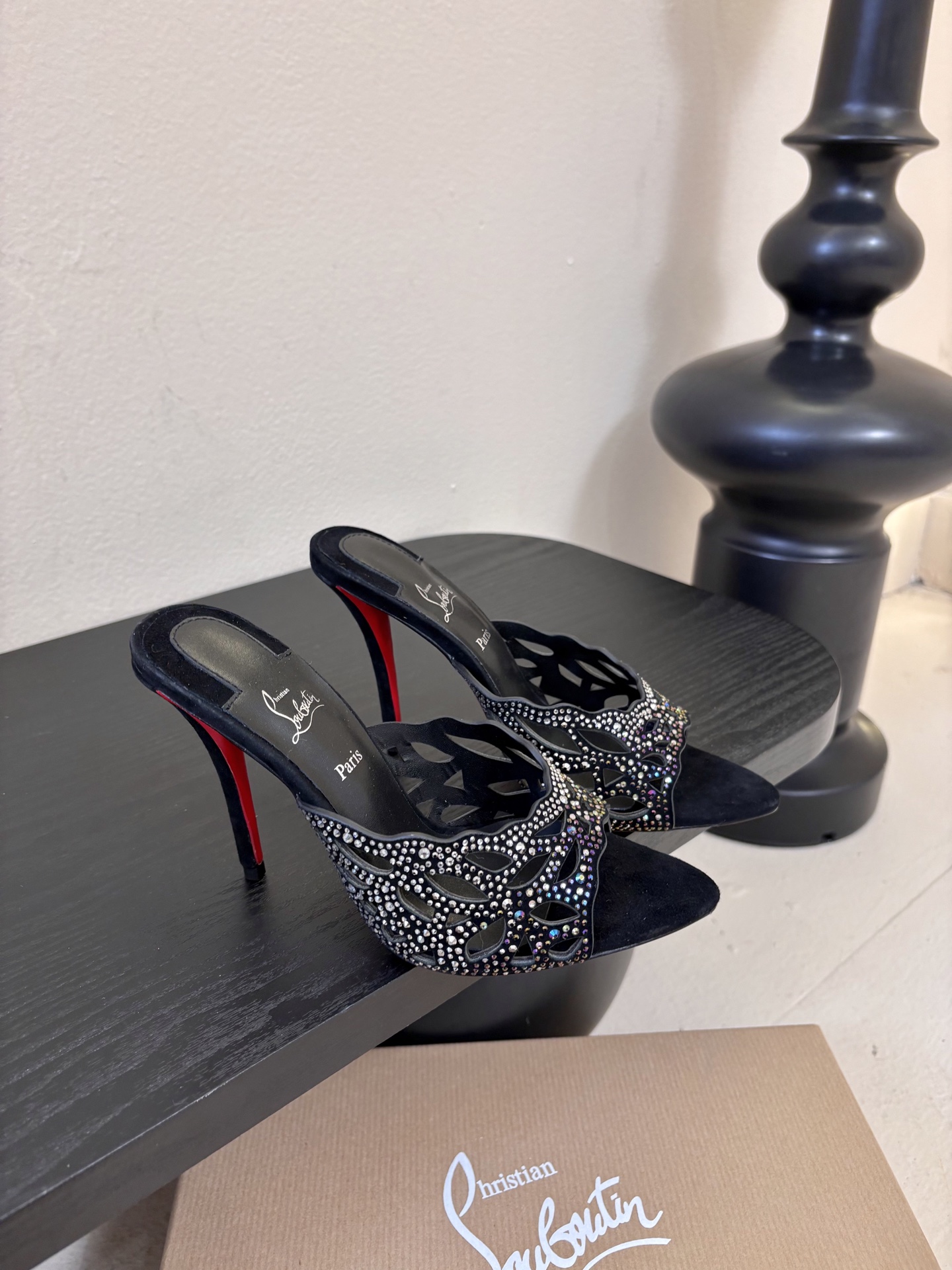 10.5公分ChristinLouboutin/CL26WF新品猪鼻子蝴蝶结高跟鞋单鞋在时尚的舞台上CL