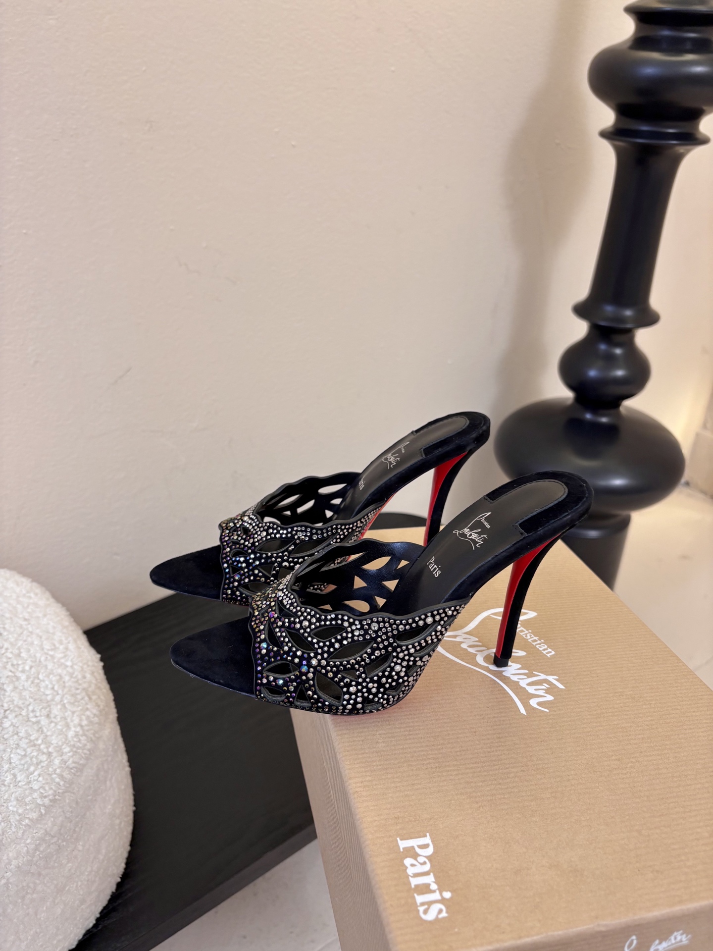 10.5公分ChristinLouboutin/CL26WF新品猪鼻子蝴蝶结高跟鞋单鞋在时尚的舞台上CL