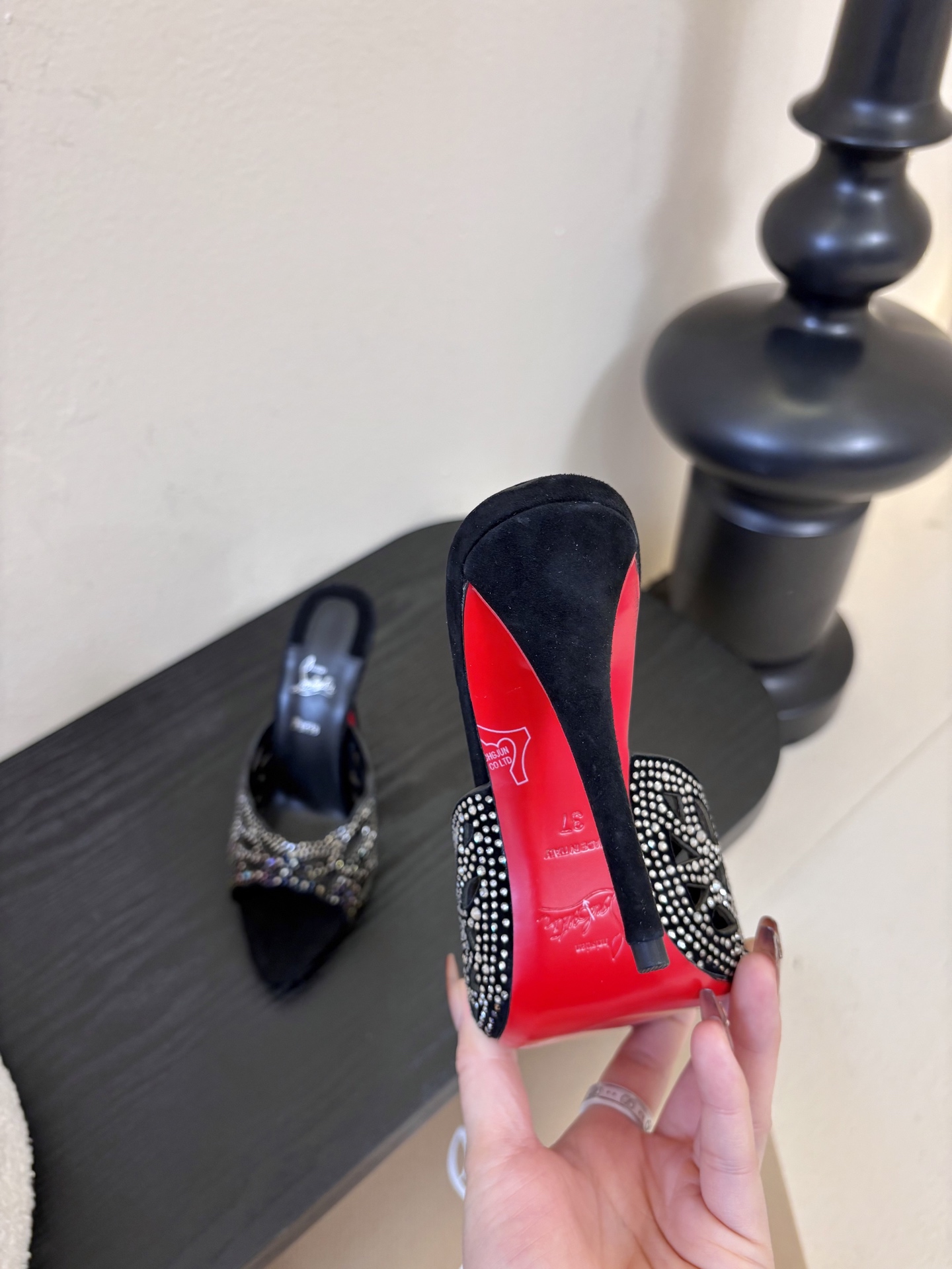 10.5公分ChristinLouboutin/CL26WF新品猪鼻子蝴蝶结高跟鞋单鞋在时尚的舞台上CL
