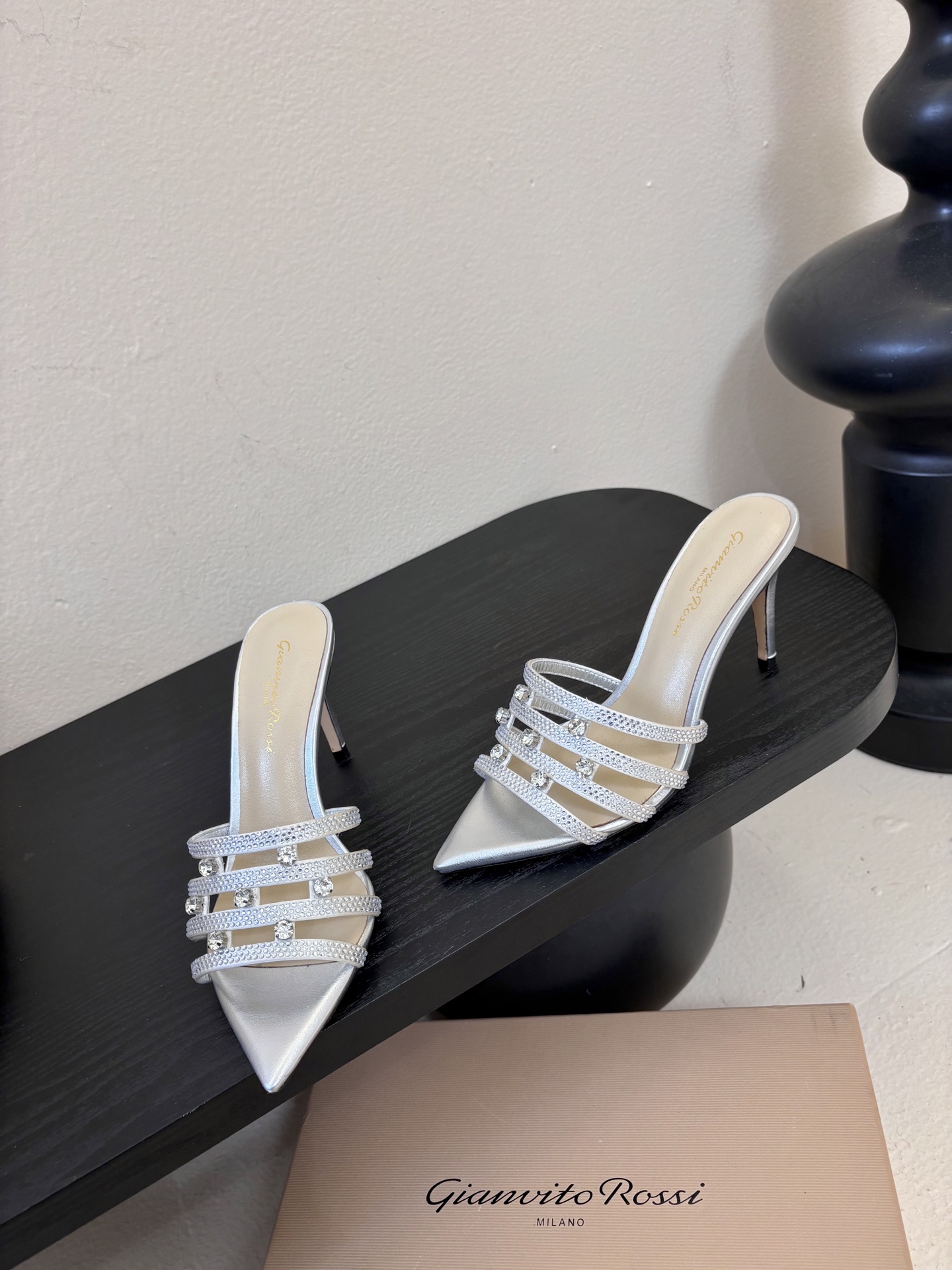 吉安维托·罗西 (Gianvito Rossi) 2023官网最新发尖头凉拖原版拆解1:1完美复刻鞋面进