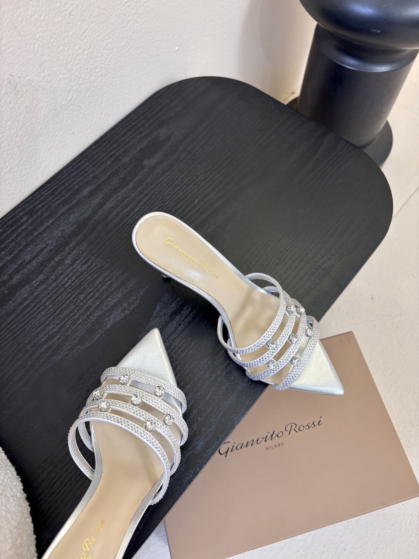 吉安维托·罗西 (Gianvito Rossi) 2023官网最新发尖头凉拖原版拆解1:1完美复刻鞋面进