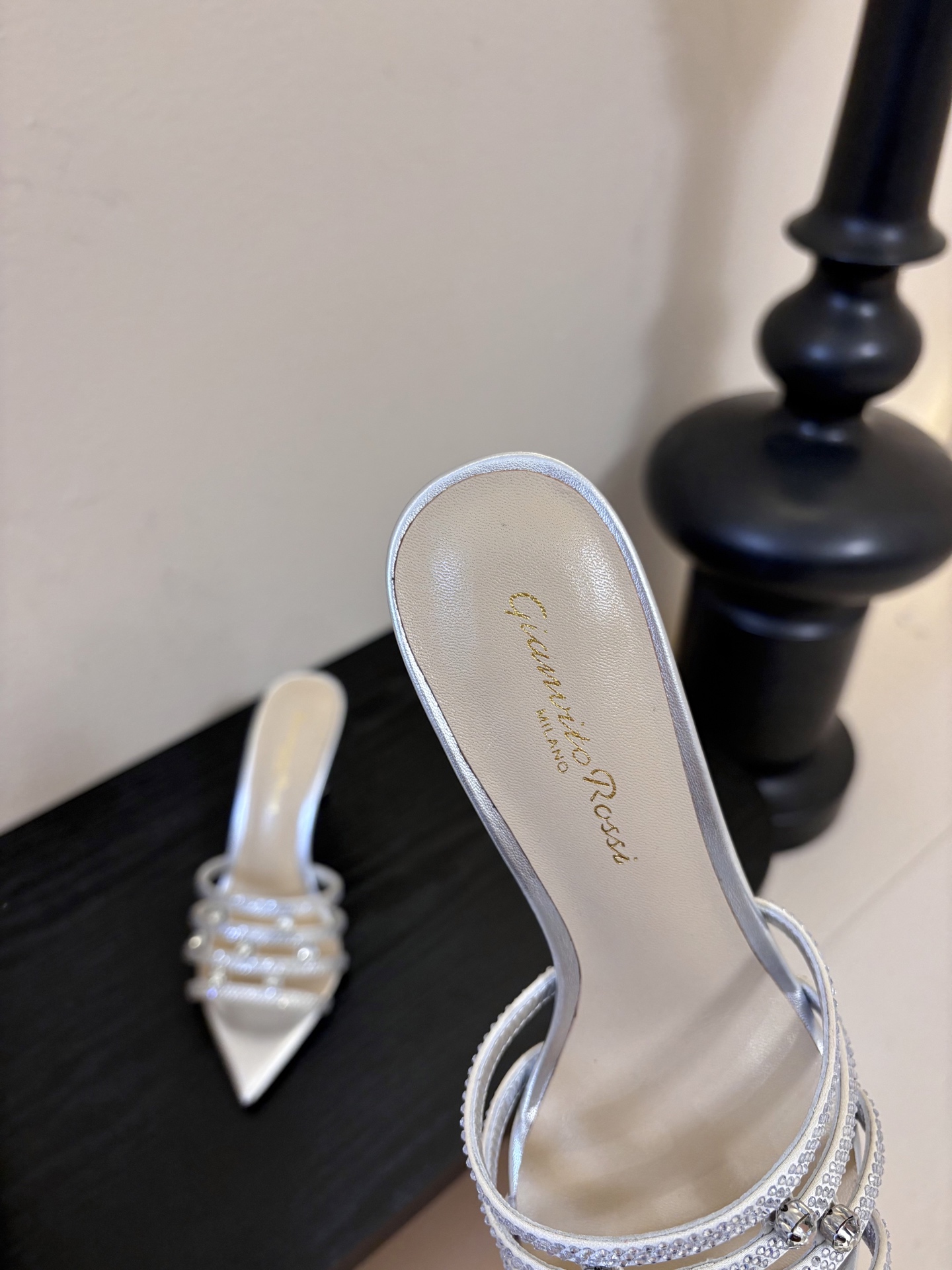 吉安维托·罗西 (Gianvito Rossi) 2023官网最新发尖头凉拖原版拆解1:1完美复刻鞋面进