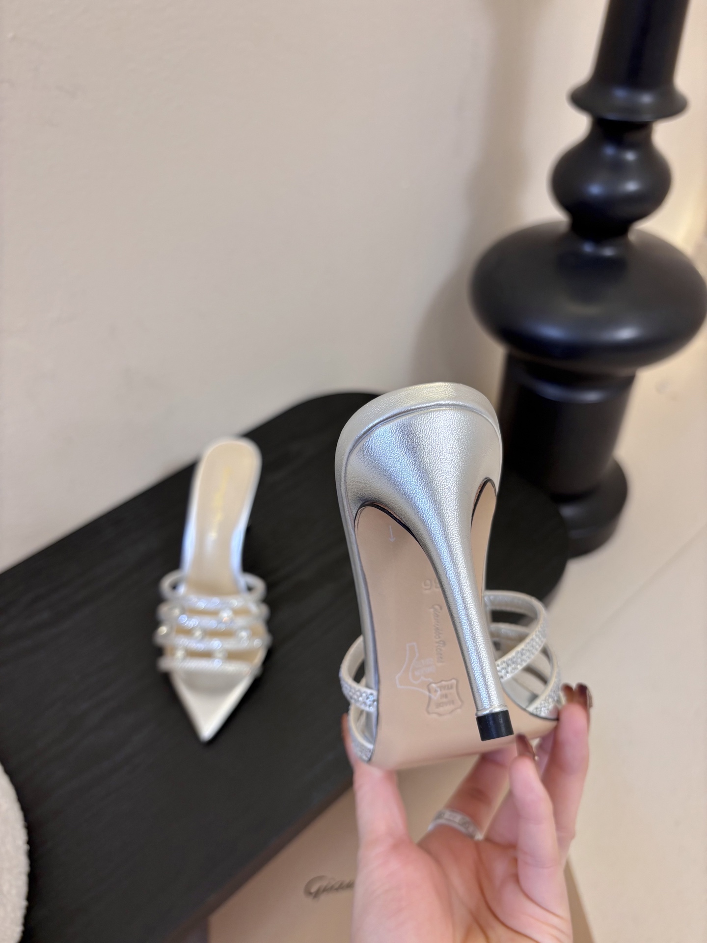 吉安维托·罗西 (Gianvito Rossi) 2023官网最新发尖头凉拖原版拆解1:1完美复刻鞋面进