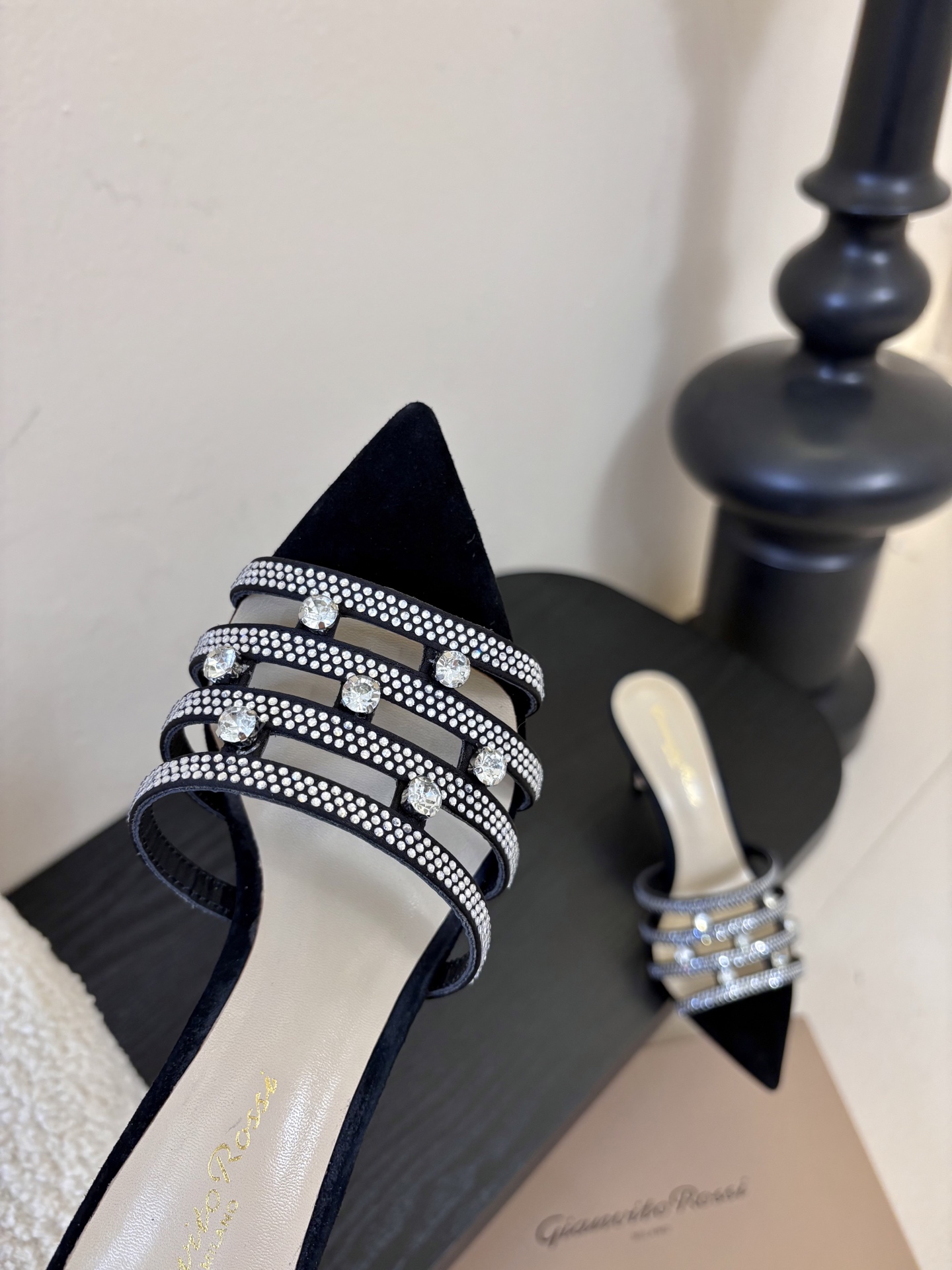 吉安维托·罗西 (Gianvito Rossi) 2023官网最新发尖头凉拖原版拆解1:1完美复刻鞋面进