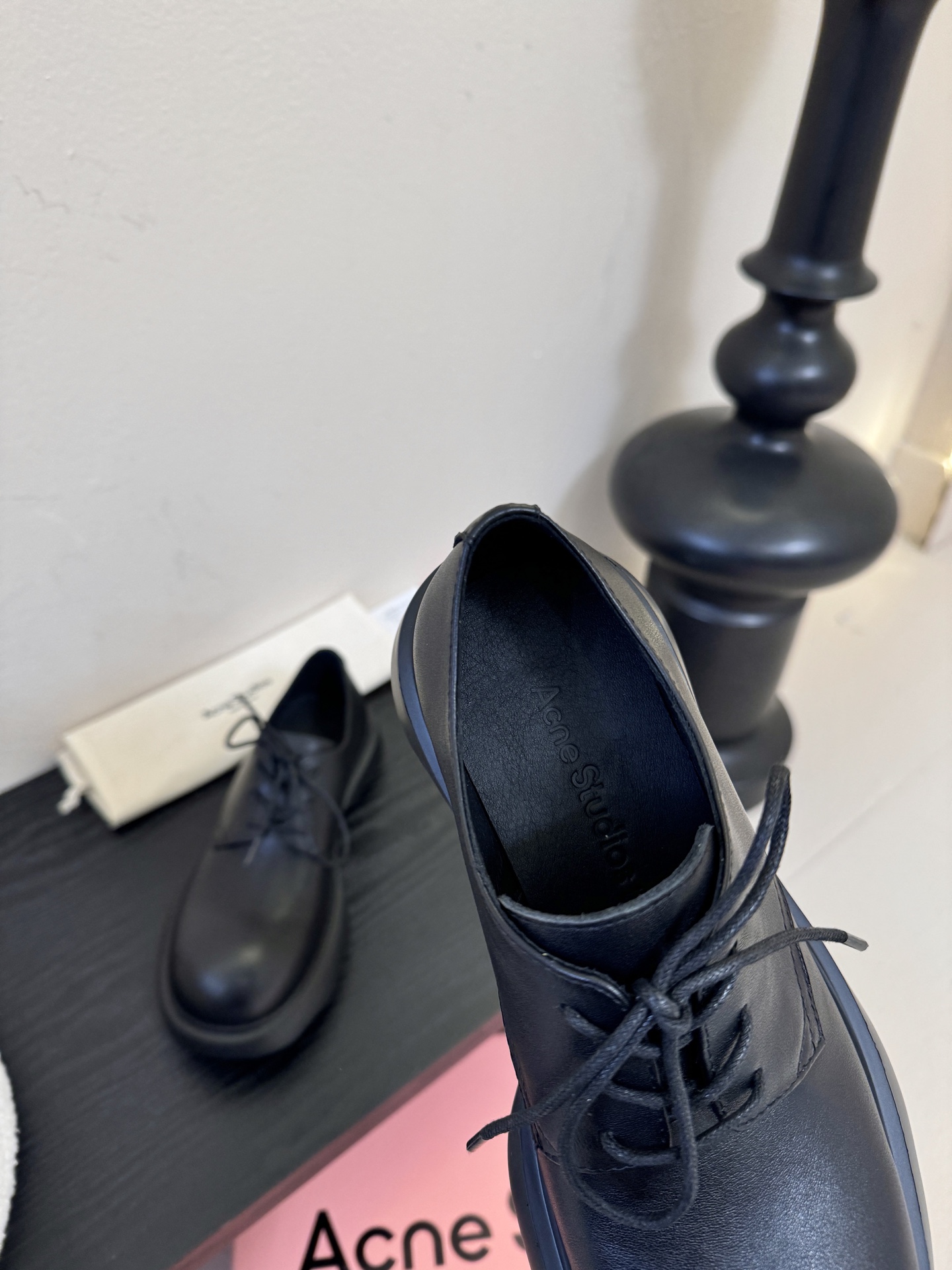 acne studios 26/小皮鞋娜比同款明星真的好会穿搭 最近刷小红书看到这双小皮鞋，大表姐，章若