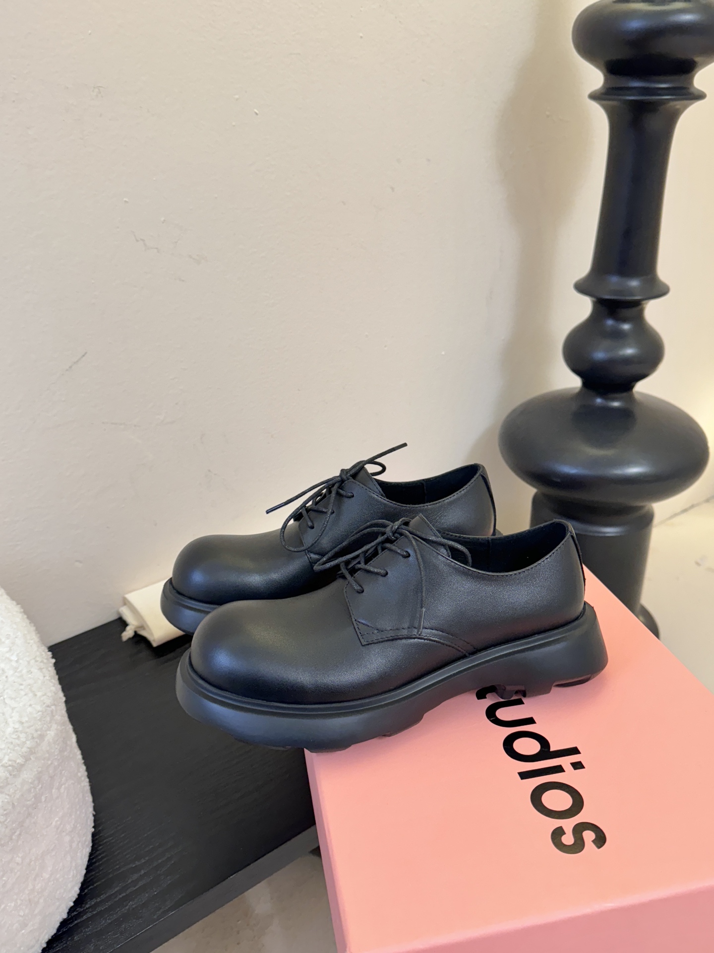 acne studios 26/小皮鞋娜比同款明星真的好会穿搭 最近刷小红书看到这双小皮鞋，大表姐，章若