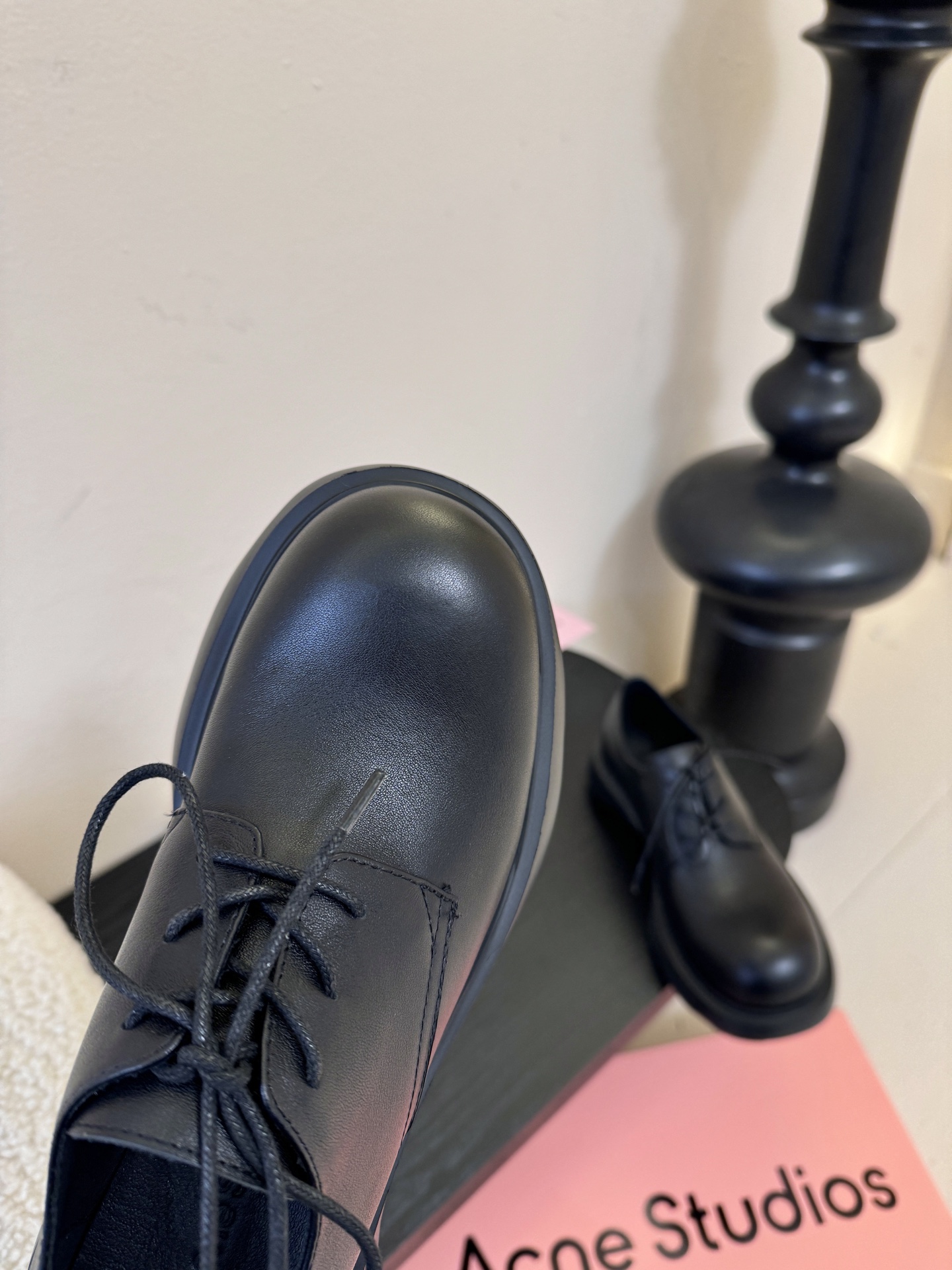 acne studios 26/小皮鞋娜比同款明星真的好会穿搭 最近刷小红书看到这双小皮鞋，大表姐，章若