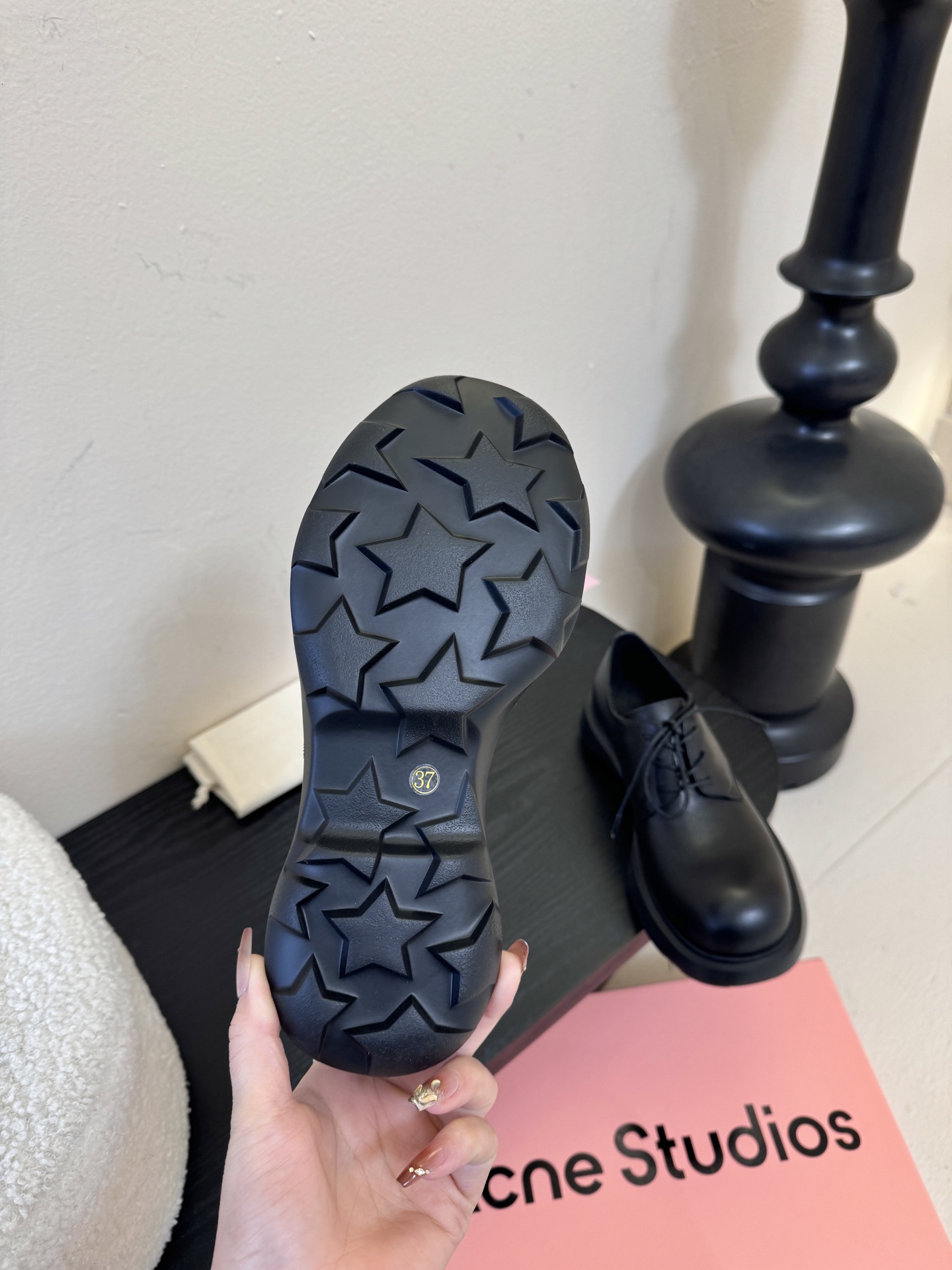 acne studios 26/小皮鞋娜比同款明星真的好会穿搭 最近刷小红书看到这双小皮鞋，大表姐，章若