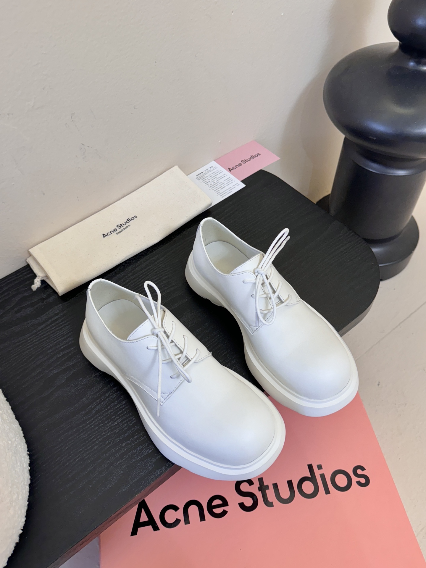 NO:692736,acne studios 26/Small leather shoes Nabi’s style star is really good at dressing. Recently I saw this pair of small leather shoes on Xiaohongshu. My eldest cousin, Zhang Ruonan, and Zhou Jieqiong have the same style. I feel that it is really versatile and can be matched with an entire wardrobe of trousers. The upper is cowhide and the outsole is the original open-film outsole. The size is 35-40 (40 customized, non-refundable, Mary Jane, Acne Studios, dior, mary jane, cowhide)19860909acne studios 26/小皮鞋 娜比同款明星真的好会穿搭 最近刷小红书看到这双小皮鞋,大表姐,章若楠,周洁琼同款遊一整个爱住,感觉是真的hin百搭,可以搭配一整个衣柜的裤子 鞋面牛皮 大底原版开膜大底 码数35-40（40定制不退换,玛丽珍,acne studios,dior,mary jane,cowhide,Women's Shoes