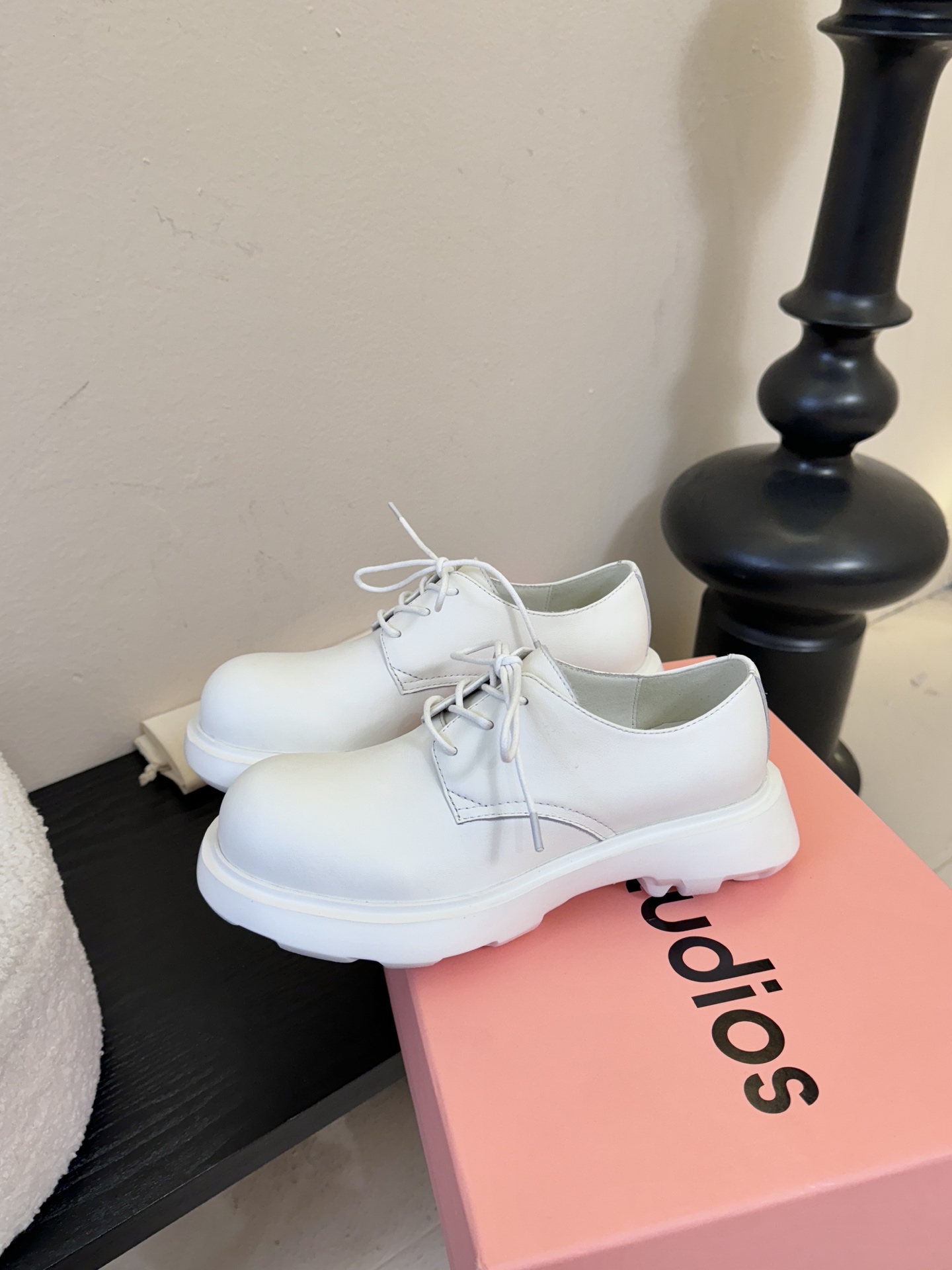 acne studios 26/小皮鞋娜比同款明星真的好会穿搭 最近刷小红书看到这双小皮鞋，大表姐，章若