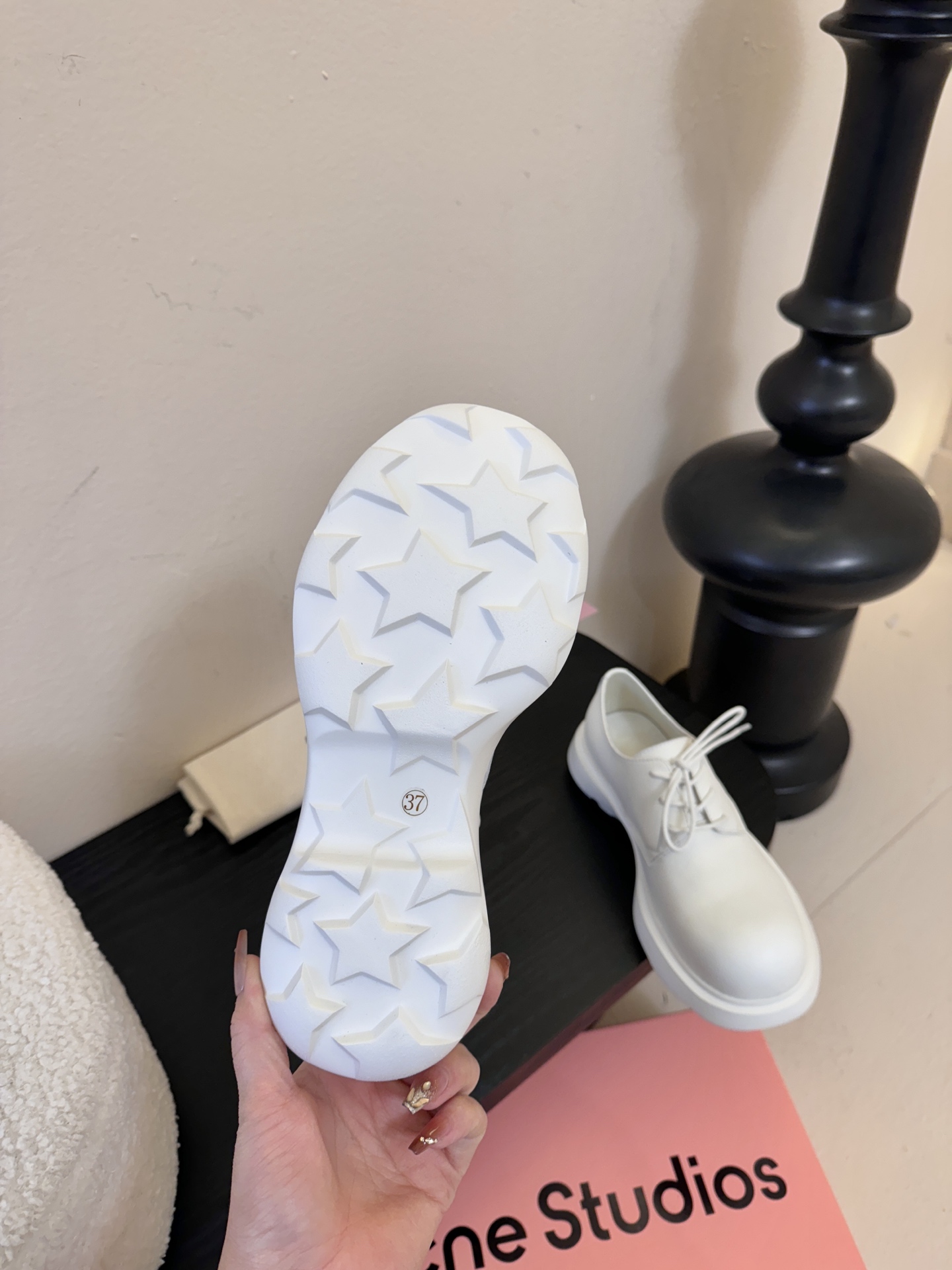 acne studios 26/小皮鞋娜比同款明星真的好会穿搭 最近刷小红书看到这双小皮鞋，大表姐，章若