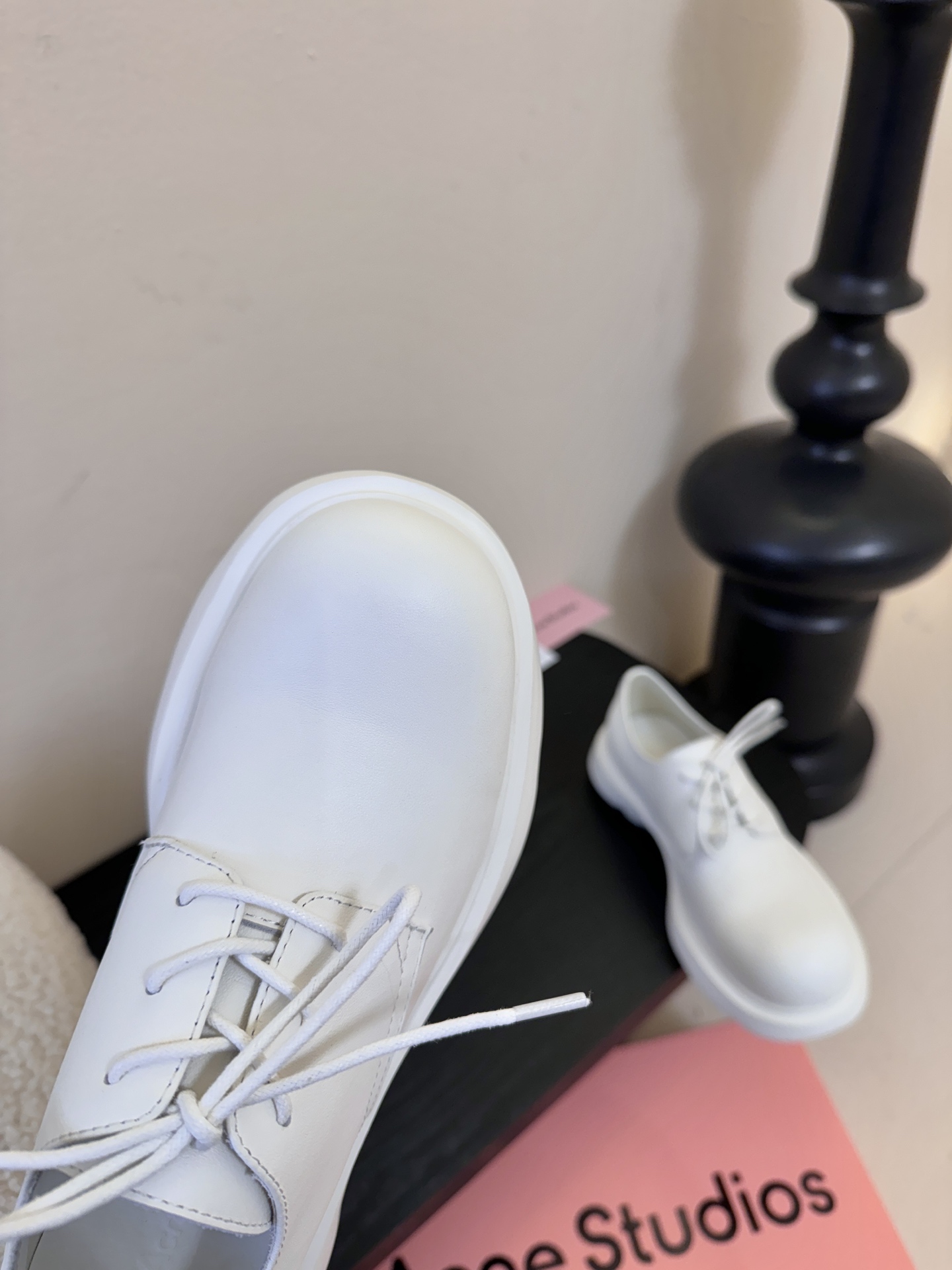 acne studios 26/小皮鞋娜比同款明星真的好会穿搭 最近刷小红书看到这双小皮鞋，大表姐，章若