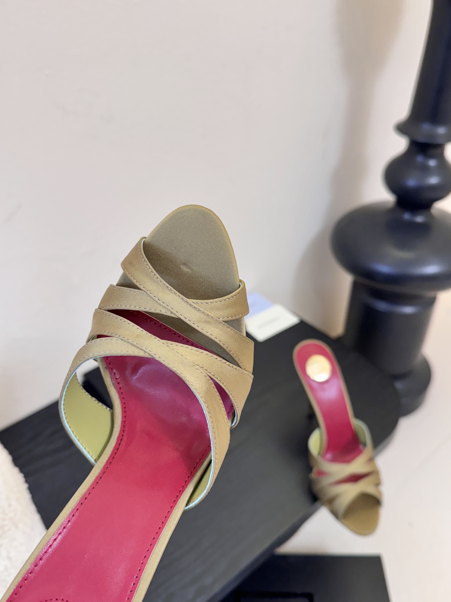 圣罗兰Saint Lauren* ss新YSL Logo高跟鞋拖Ysl走秀款高跟鞋 各种小裙子搭配起来 