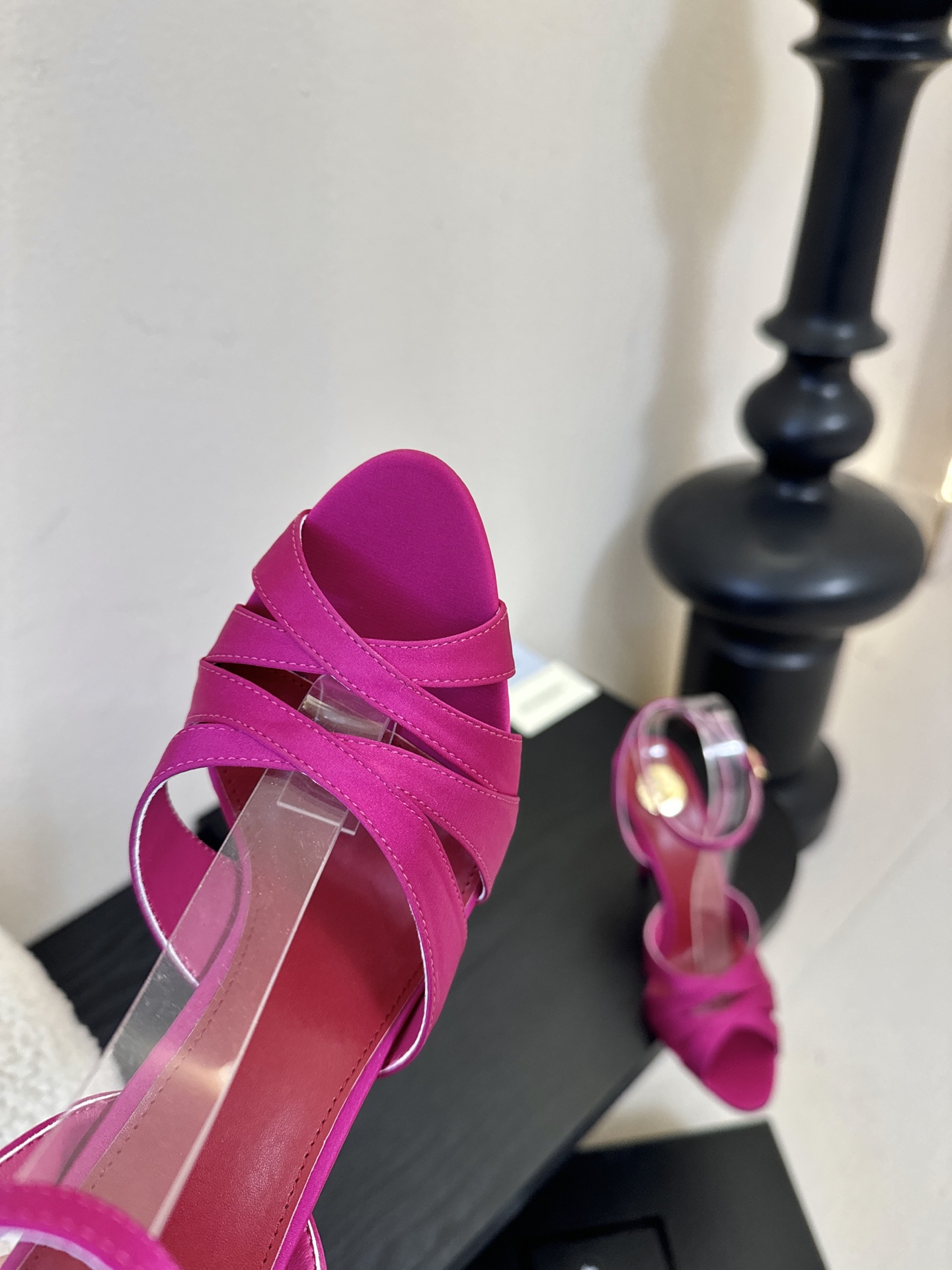 圣罗兰Saint Lauren* ss新YSL Logo高跟凉鞋Ysl走秀款高跟鞋 各种小裙子搭配起来 