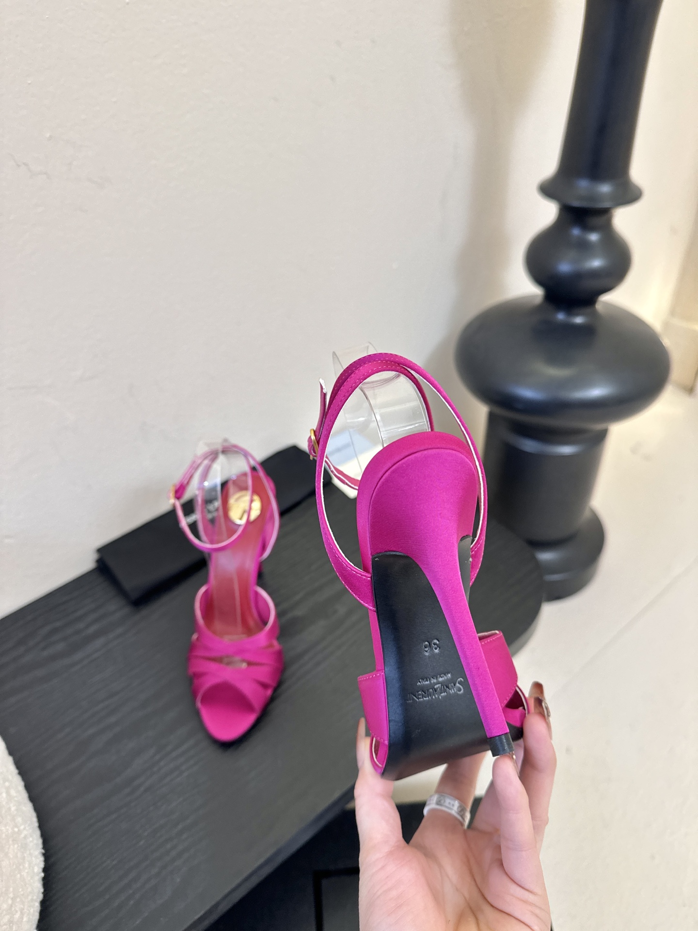 圣罗兰Saint Lauren* ss新YSL Logo高跟凉鞋Ysl走秀款高跟鞋 各种小裙子搭配起来 