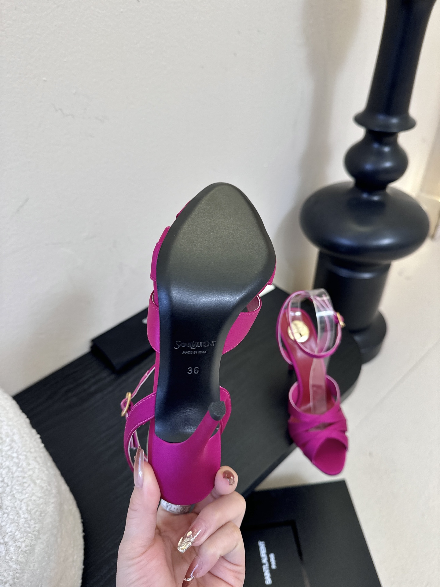 圣罗兰Saint Lauren* ss新YSL Logo高跟凉鞋Ysl走秀款高跟鞋 各种小裙子搭配起来 