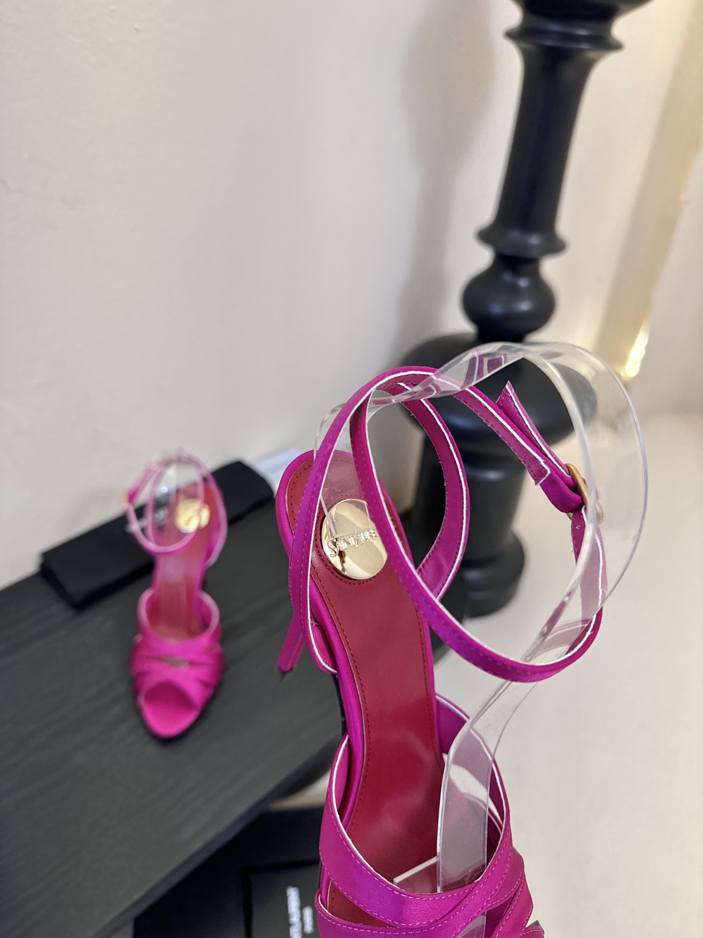 圣罗兰Saint Lauren* ss新YSL Logo高跟凉鞋Ysl走秀款高跟鞋 各种小裙子搭配起来 