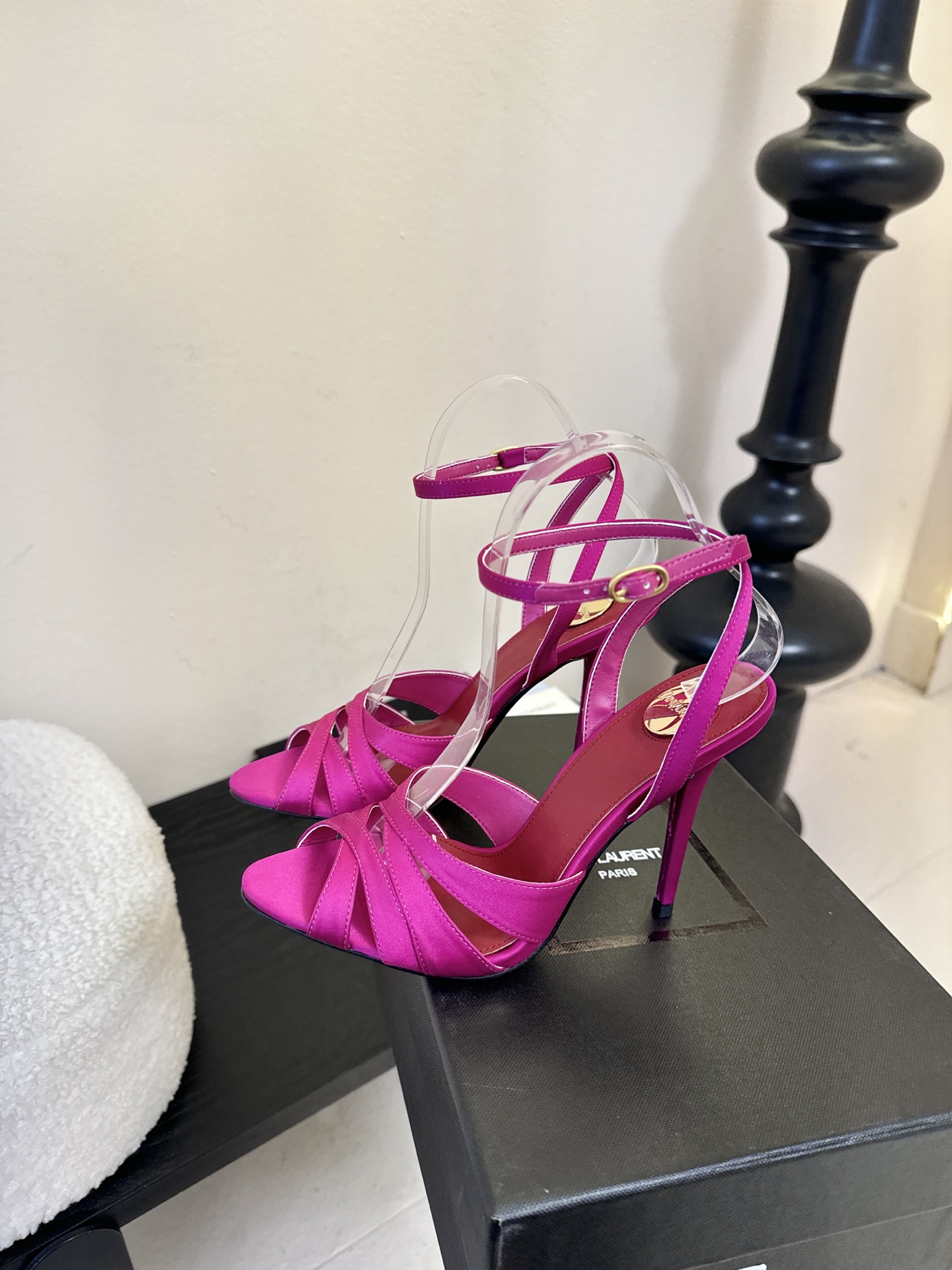 圣罗兰Saint Lauren* ss新YSL Logo高跟凉鞋Ysl走秀款高跟鞋 各种小裙子搭配起来 