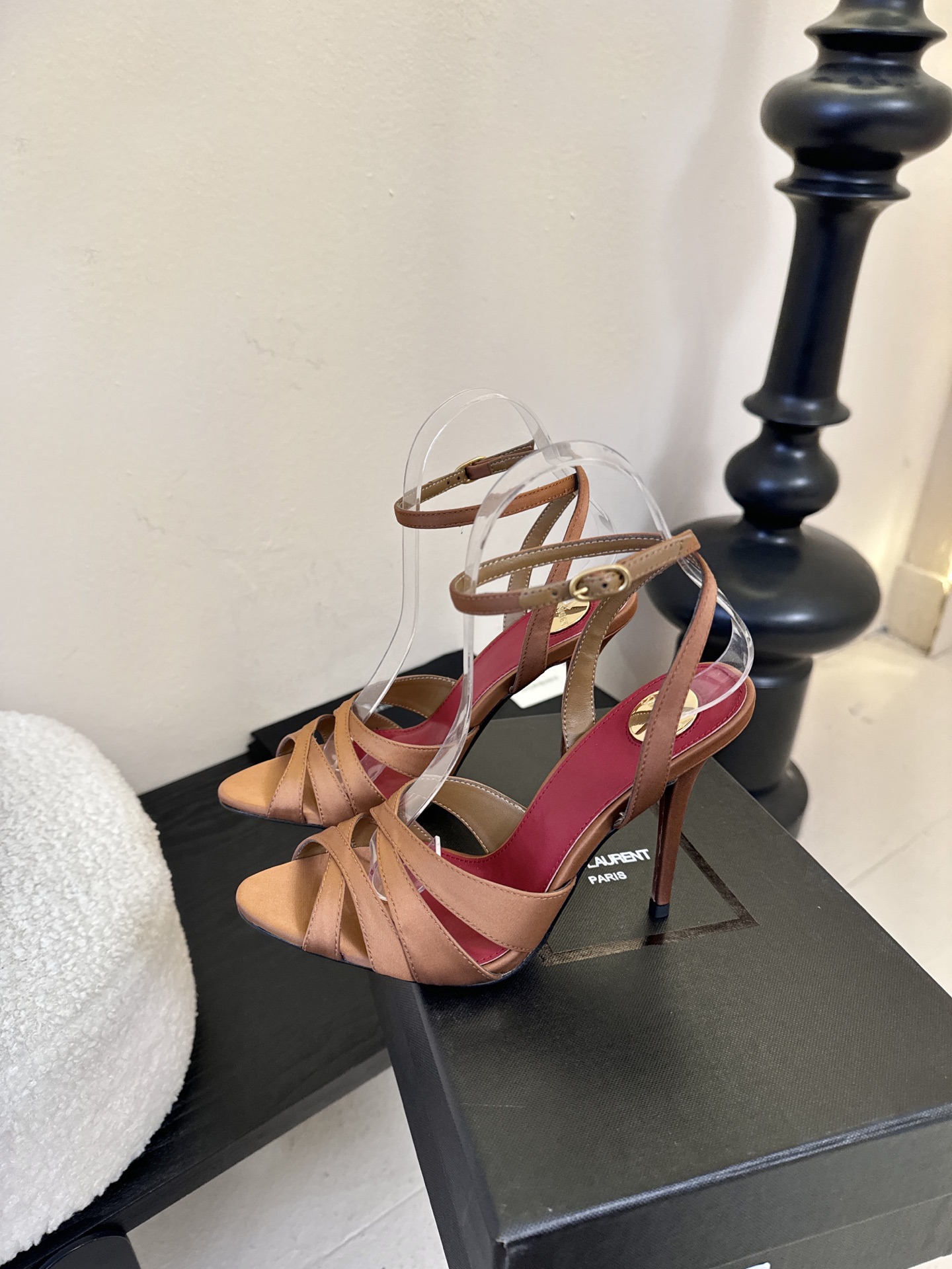 圣罗兰Saint Lauren* ss新YSL Logo高跟凉鞋Ysl走秀款高跟鞋 各种小裙子搭配起来 