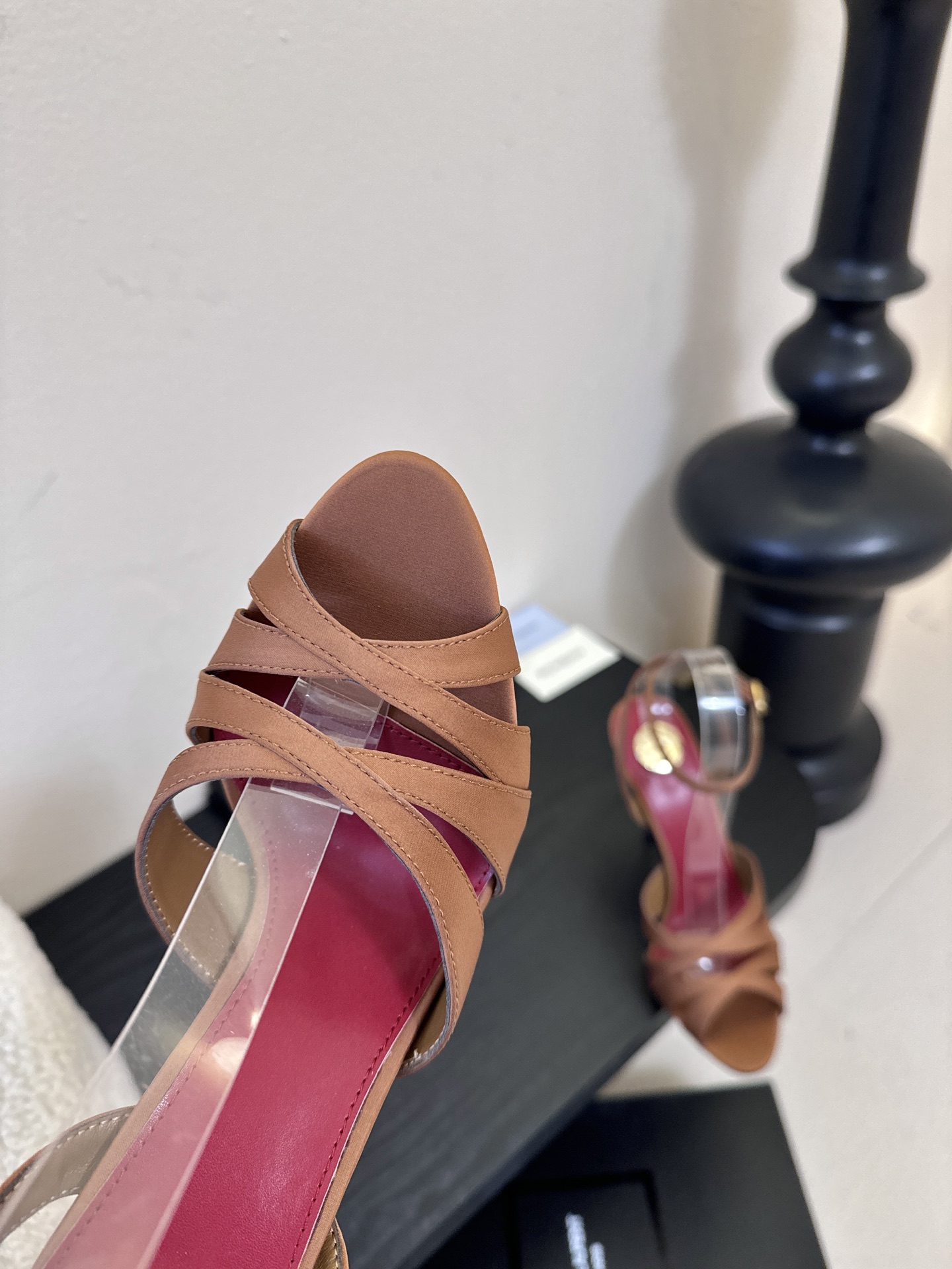 圣罗兰Saint Lauren* ss新YSL Logo高跟凉鞋Ysl走秀款高跟鞋 各种小裙子搭配起来 