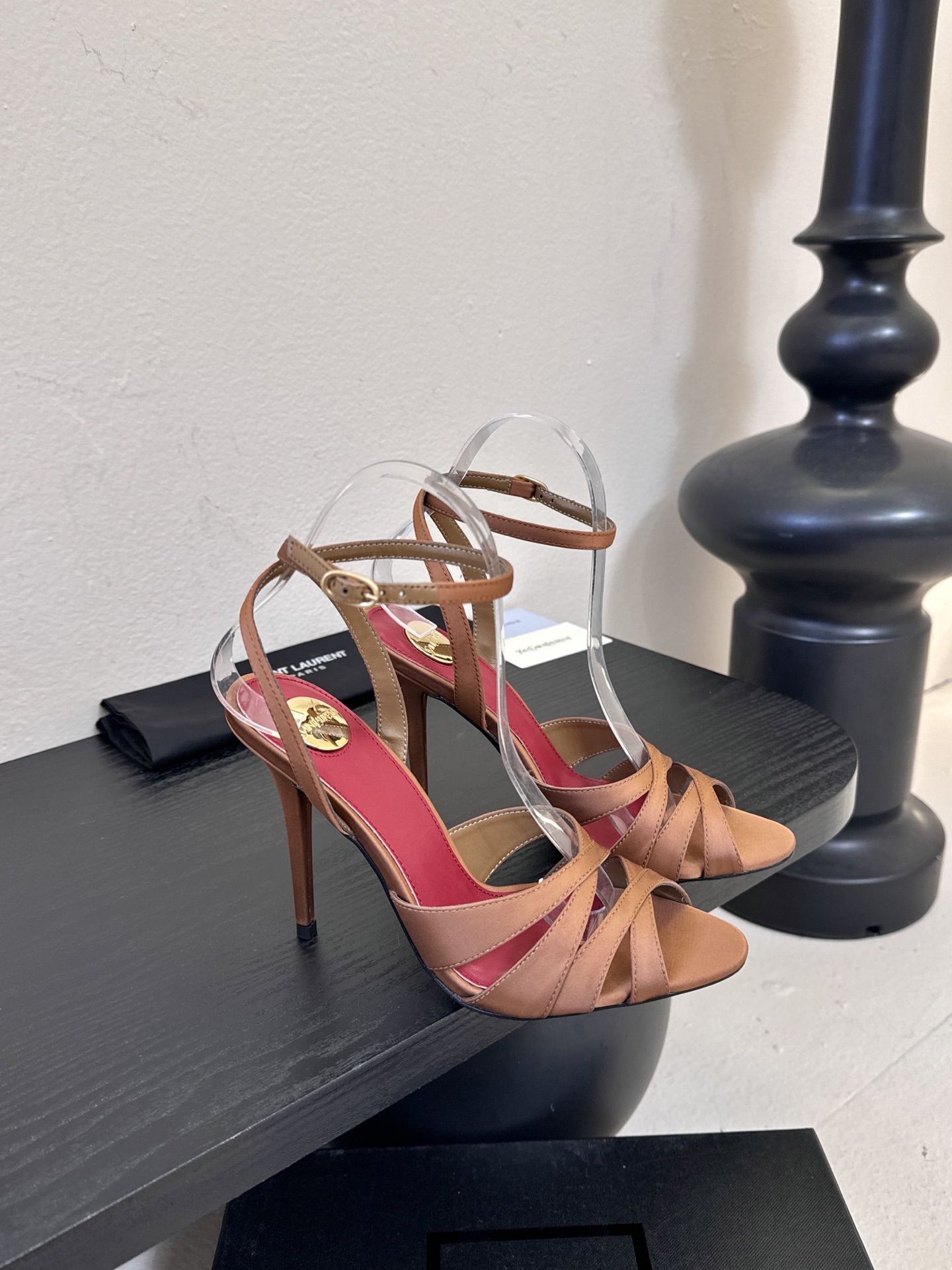 圣罗兰Saint Lauren* ss新YSL Logo高跟凉鞋Ysl走秀款高跟鞋 各种小裙子搭配起来 