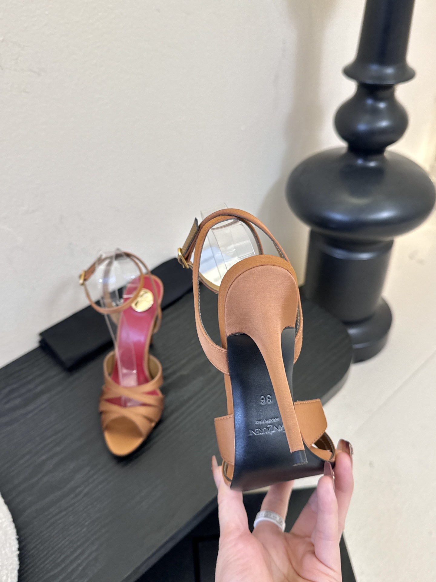 圣罗兰Saint Lauren* ss新YSL Logo高跟凉鞋Ysl走秀款高跟鞋 各种小裙子搭配起来 