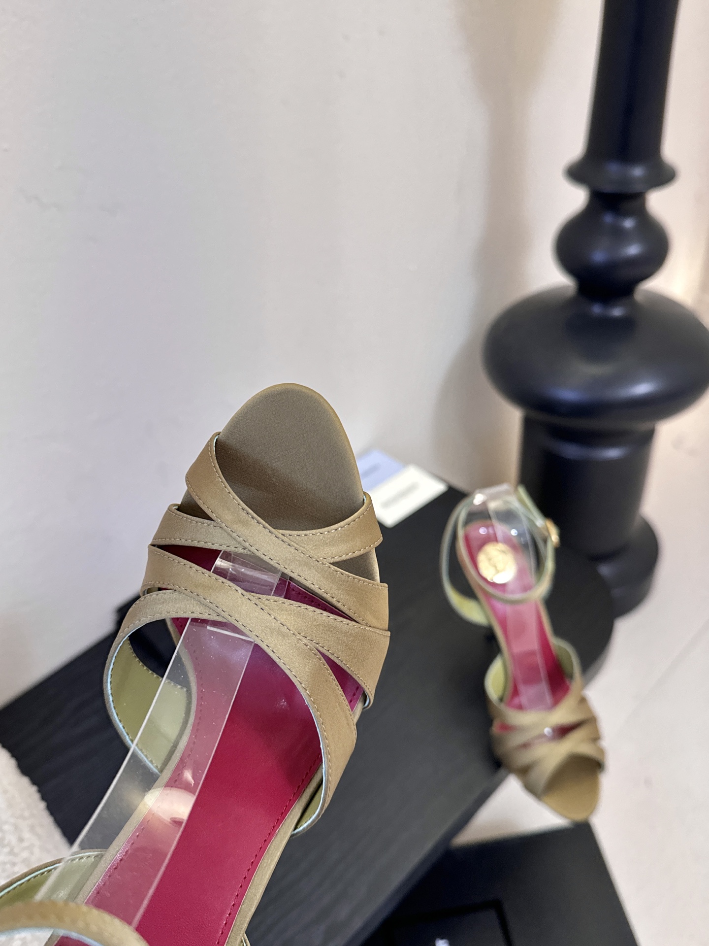 圣罗兰Saint Lauren* ss新YSL Logo高跟凉鞋Ysl走秀款高跟鞋 各种小裙子搭配起来 