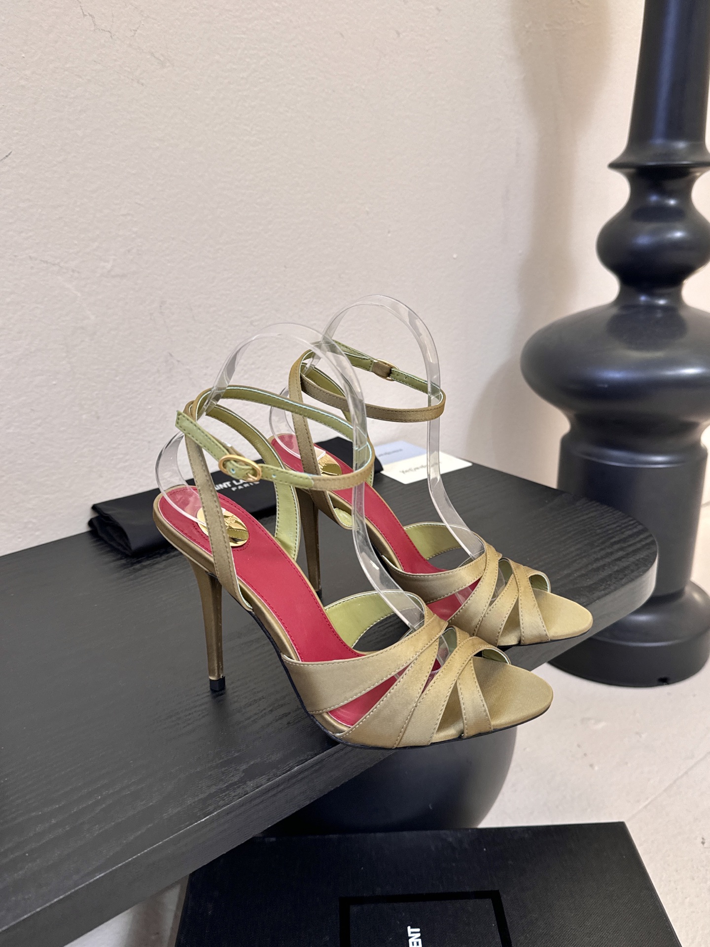 圣罗兰Saint Lauren* ss新YSL Logo高跟凉鞋Ysl走秀款高跟鞋 各种小裙子搭配起来 