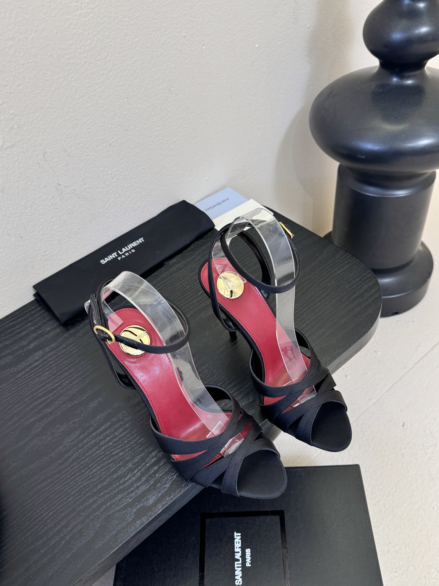 NO:692763,Saint Lauren* ss new YSL Logo high-heeled sandals, Ysl catwalk style high-heeled shoes, matched with various small skirts, you don’t have to choose the shape of your feet at all. Ysl Logo heels are particularly beautiful!  Under the illumination of the light, the illusion of color appears. It is so beautiful that the whiteness of the upper toes makes people look head-high!  Unleash the infinite elegance and charm and explore more high-heeled shoes!  Fabric silk, lining sheepskin, outsole genuine leather outsole, size 35-40 (40 customized), high heels and slippers, saint laurent, saint laurent, saint laurent, sandals, high heels, slippers, skirts, sheepskin, real silk, Leather soles19860909圣罗兰Saint Lauren* ss新YSL Logo高跟凉鞋 Ysl走秀款高跟鞋 各种小裙子搭配起来 完全不挑脚型哦 Ysl Logo跟特别好看！在光线的照耀下呈现幻彩 真的美的过分 上脚显白的让人上头！释放无限优雅魅力 探索更多臻选高跟鞋！ 面料真丝 内里羊皮 大底真皮大底 码数35-40（40定制）,高跟鞋拖鞋,saint laurent,saint laurent,saint laurent,sandals,high heels,slippers,skirts,sheepskin,real silk,Leather soles,Women's Shoes