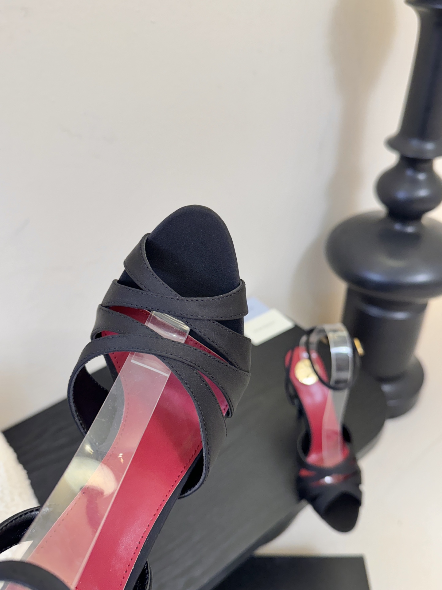 圣罗兰Saint Lauren* ss新YSL Logo高跟凉鞋Ysl走秀款高跟鞋 各种小裙子搭配起来 