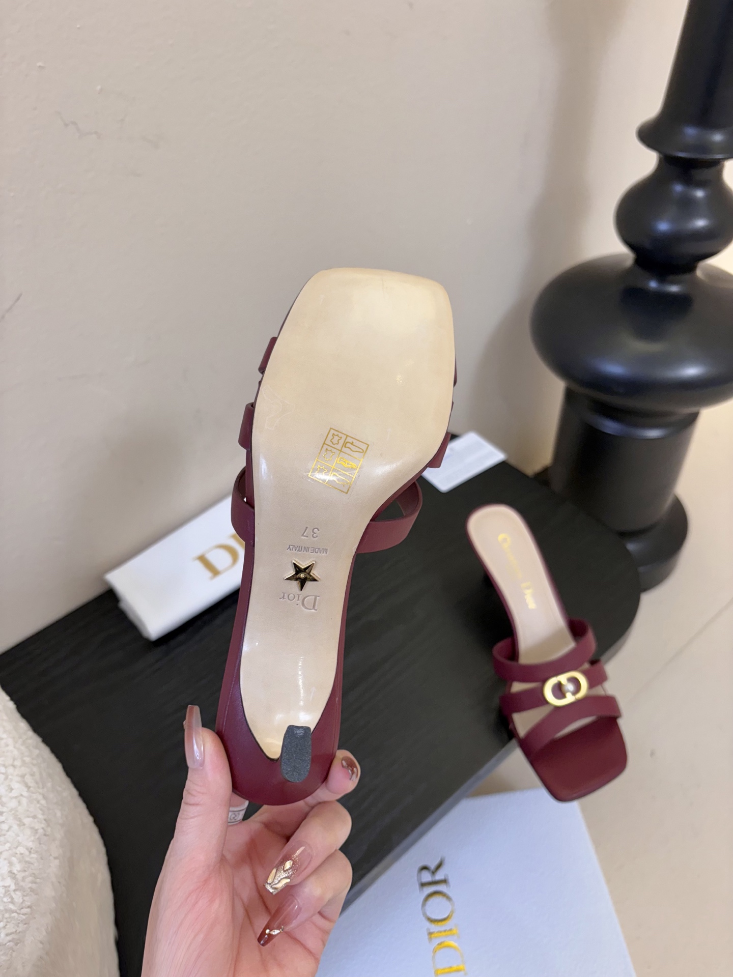 Dior | 迪奥早春新品走秀款假风平底拖鞋！ 硬货上新🆕❥代购级别！高级感十足！国内外博主刷爆的一款，