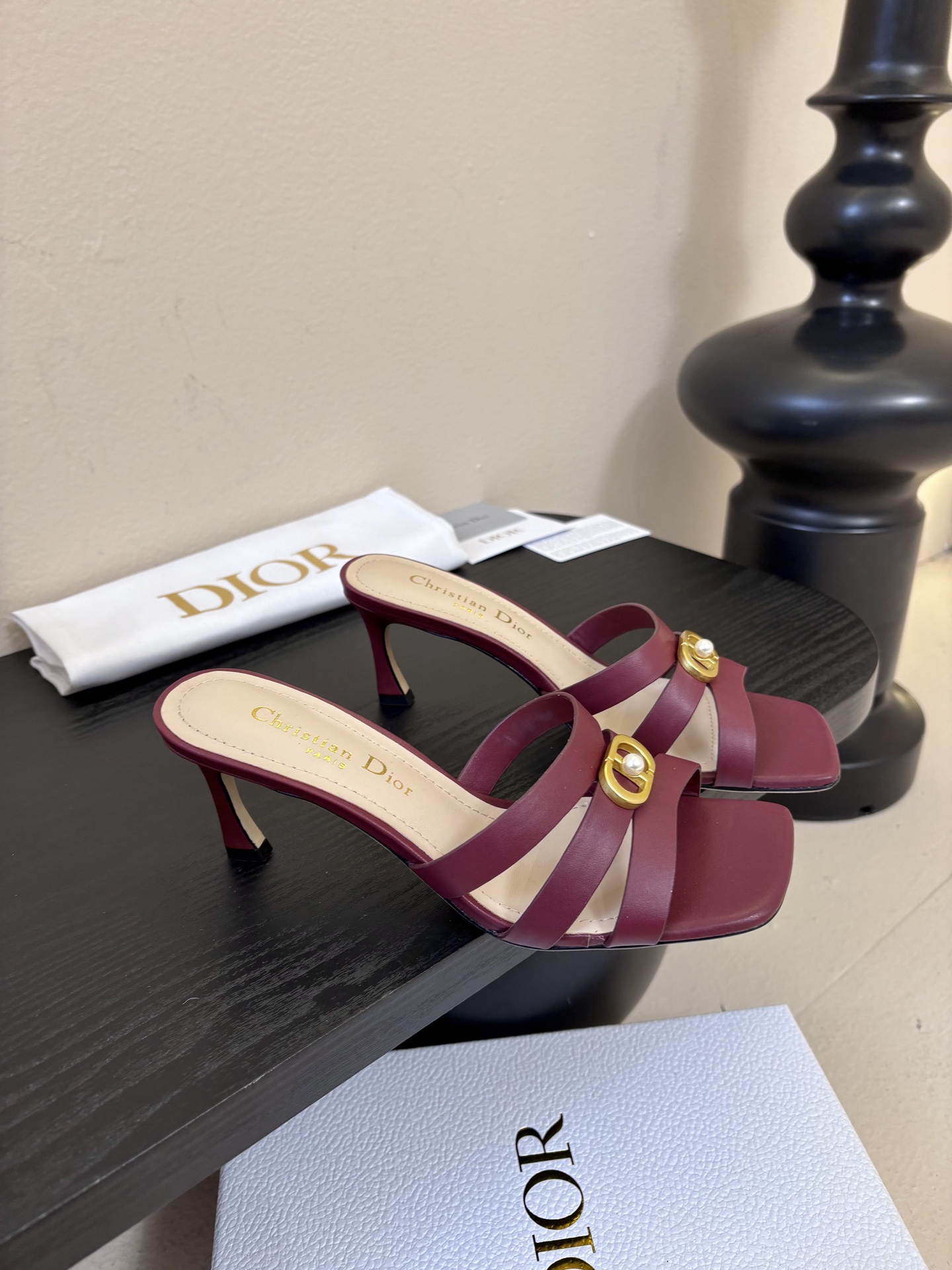 Dior | 迪奥早春新品走秀款假风平底拖鞋！ 硬货上新🆕❥代购级别！高级感十足！国内外博主刷爆的一款，