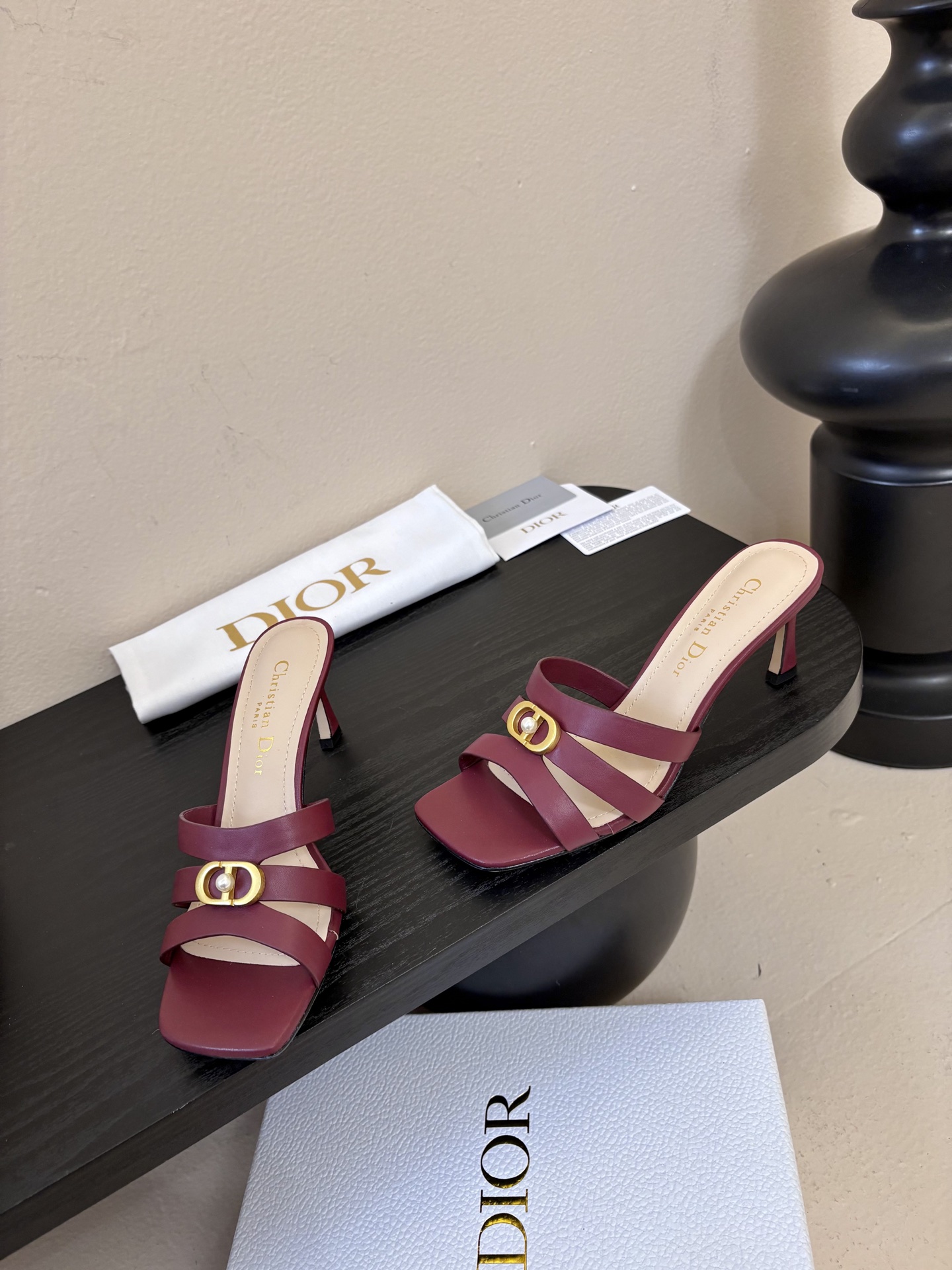 Dior | 迪奥早春新品走秀款假风平底拖鞋！ 硬货上新🆕❥代购级别！高级感十足！国内外博主刷爆的一款，