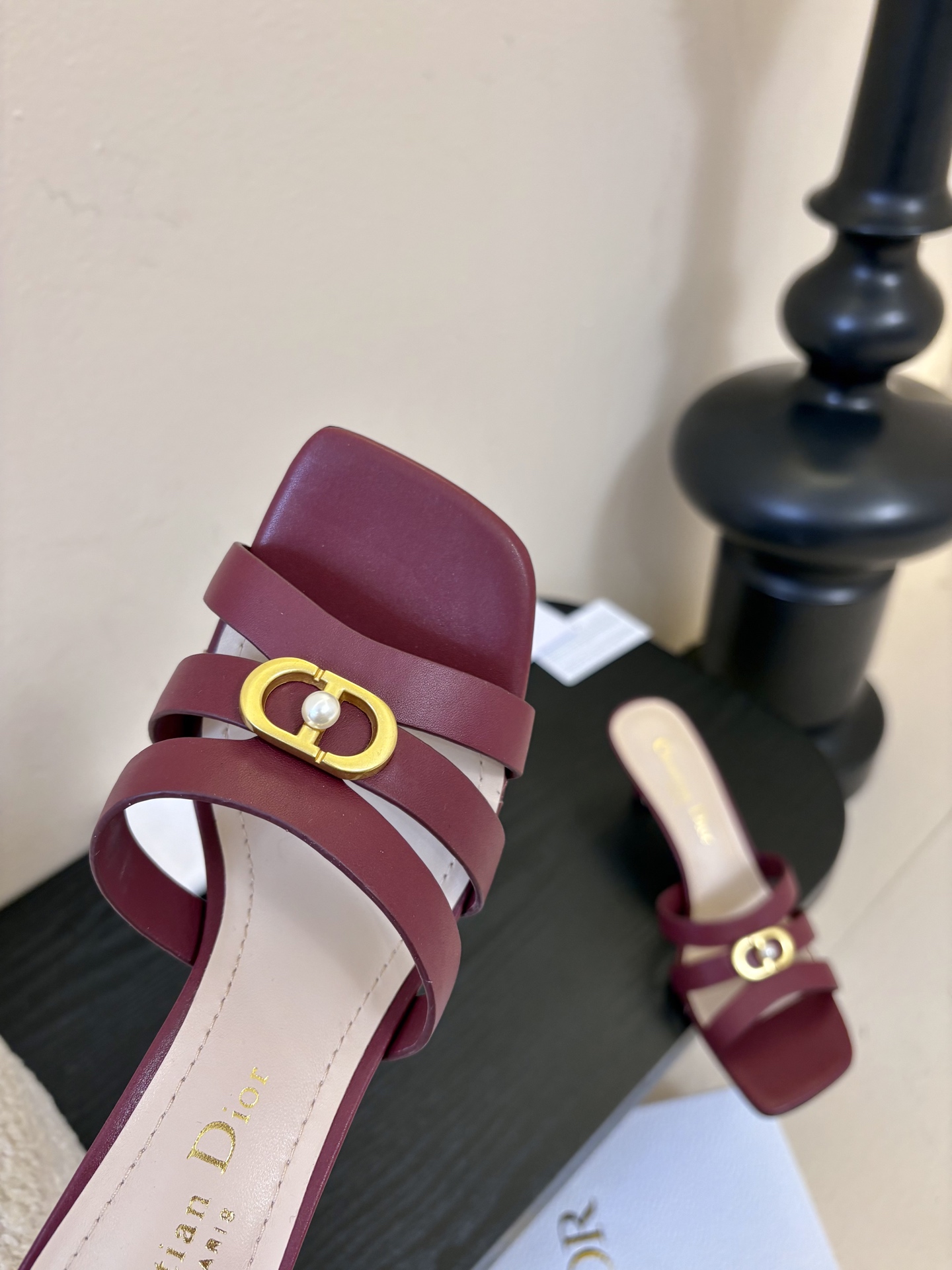 Dior | 迪奥早春新品走秀款假风平底拖鞋！ 硬货上新🆕❥代购级别！高级感十足！国内外博主刷爆的一款，