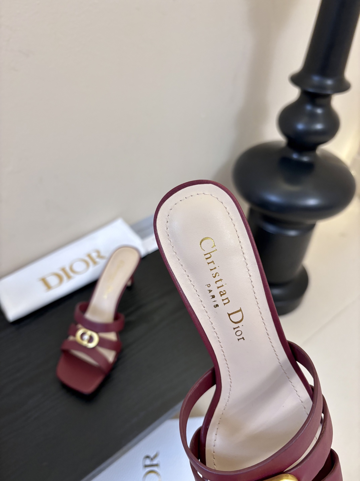 Dior | 迪奥早春新品走秀款假风平底拖鞋！ 硬货上新🆕❥代购级别！高级感十足！国内外博主刷爆的一款，