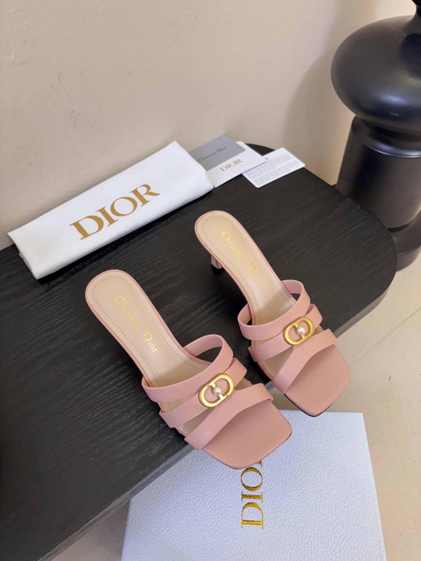 Dior | 迪奥早春新品走秀款假风平底拖鞋！ 硬货上新🆕❥代购级别！高级感十足！国内外博主刷爆的一款，
