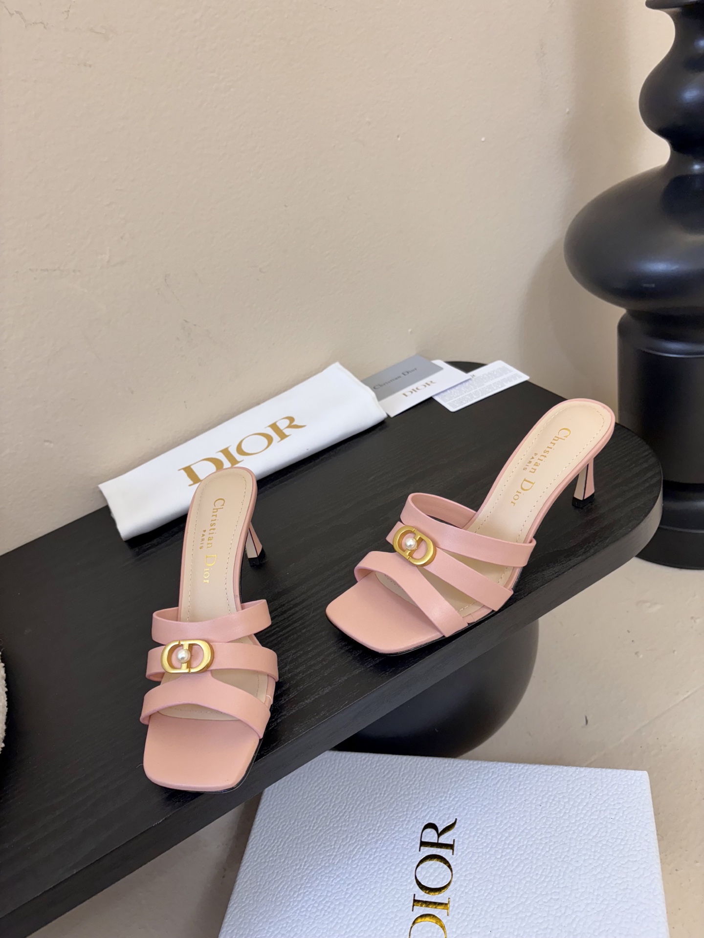 Dior | 迪奥早春新品走秀款假风平底拖鞋！ 硬货上新🆕❥代购级别！高级感十足！国内外博主刷爆的一款，